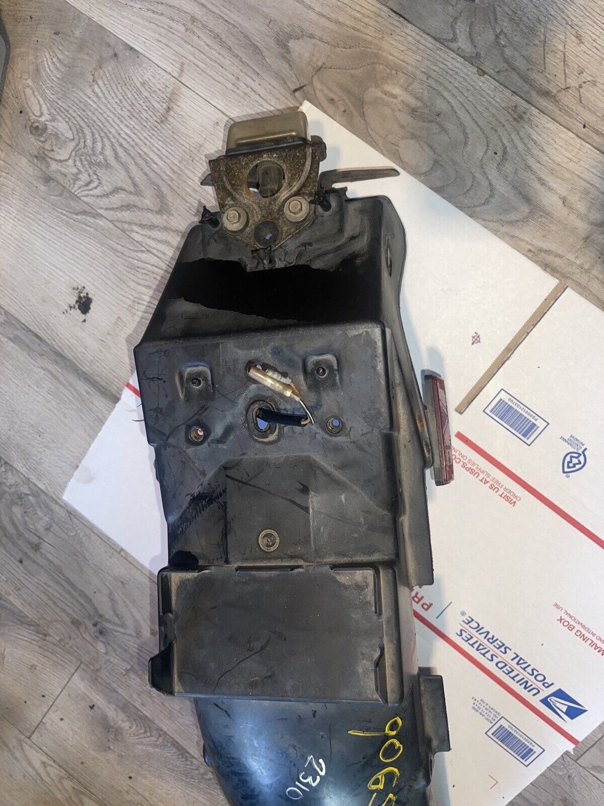 90 gsxr 600 battery tray