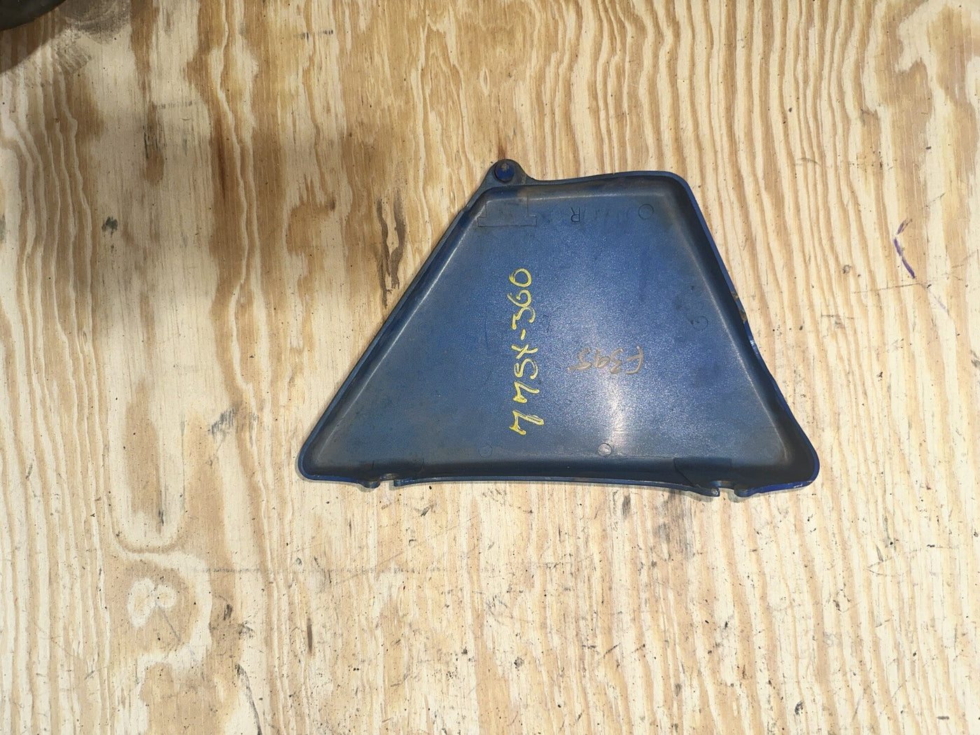 1976  1977 YAMAHA XS 360  XS400 RIGHT PLATIC SIDE COVER