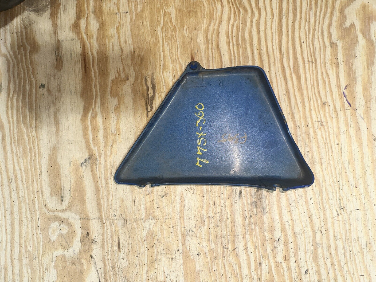 1976  1977 YAMAHA XS 360  XS400 RIGHT PLATIC SIDE COVER