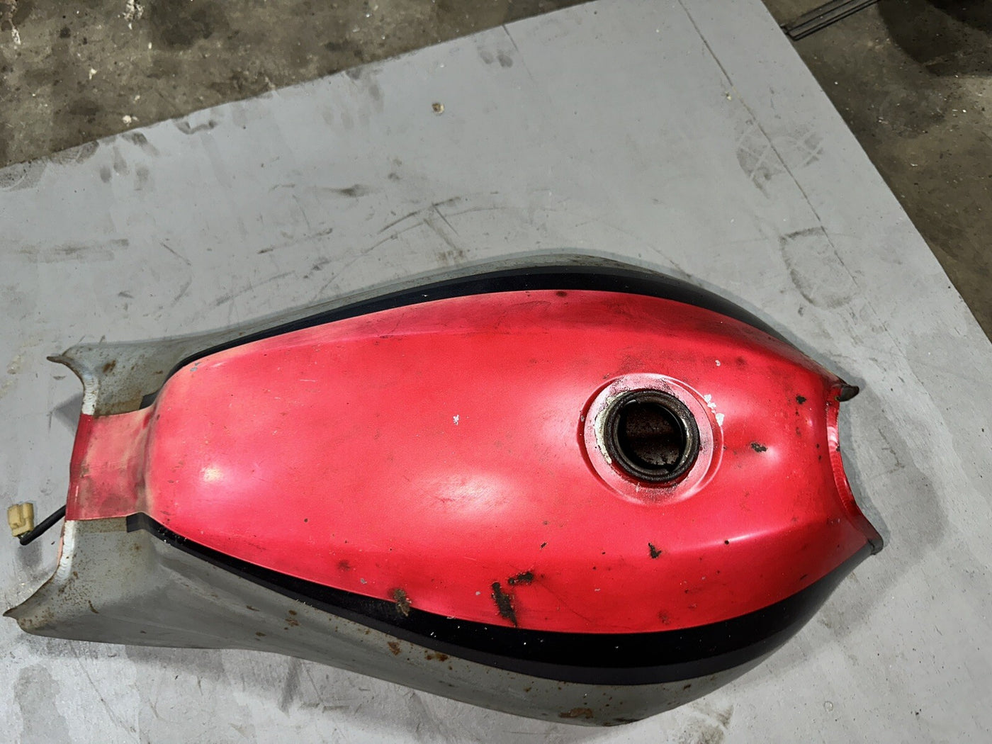 1984 1985 Yamaha FJ600 FJ 600 OEM Gas Fuel Tank 33M-24110-00-09