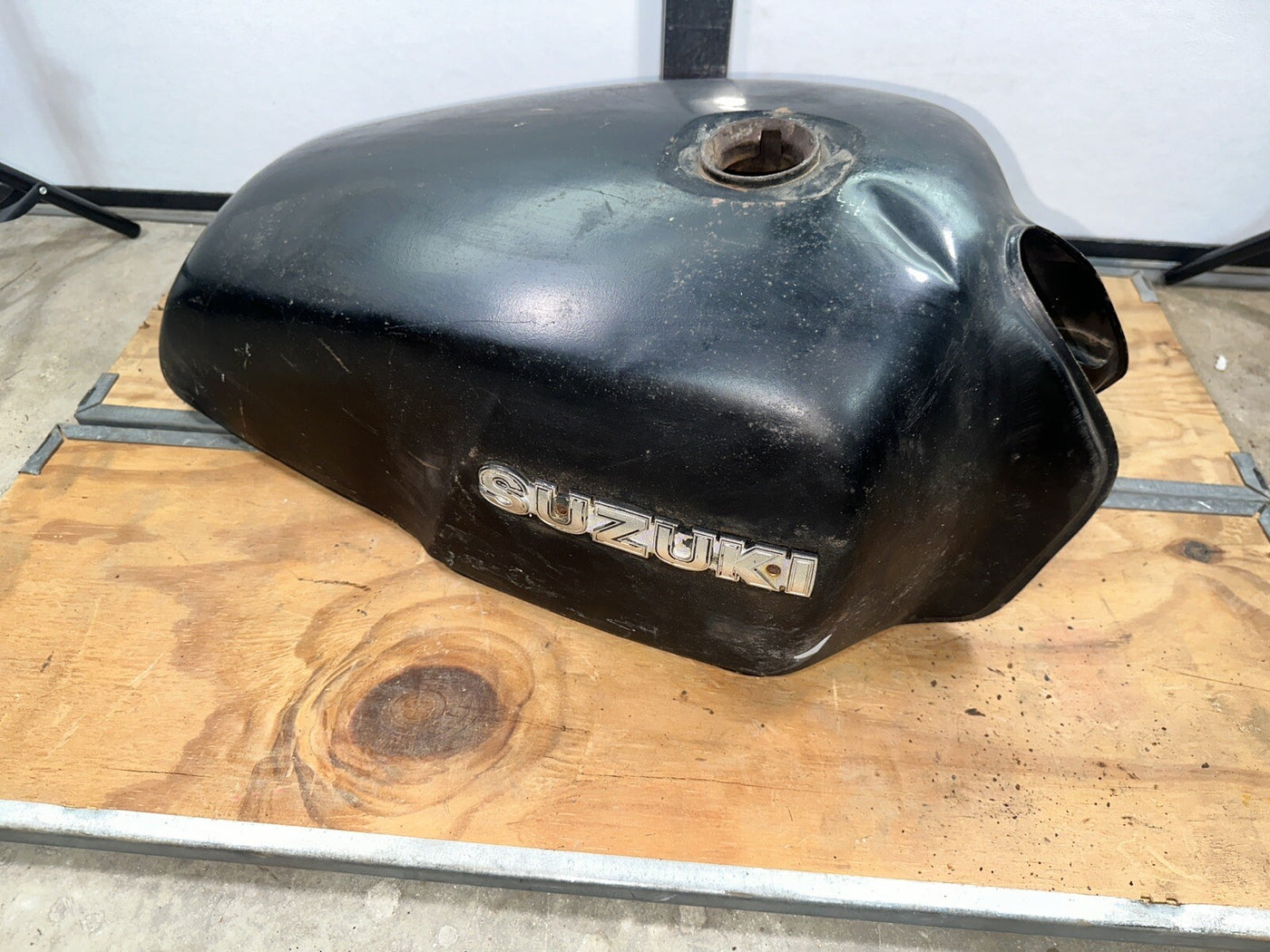 1980 80-83 Suzuki GS1100 GS1100E OEM Gas Fuel Tank Petrol Reservoir Can