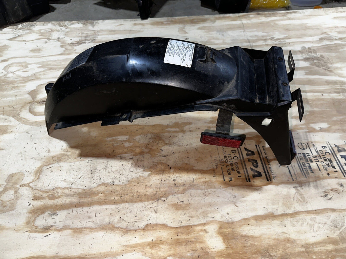 1993 SUZUKI GS500E REAR BACK TAIL UNDERTAIL BATTERY TRAY PLASTIC