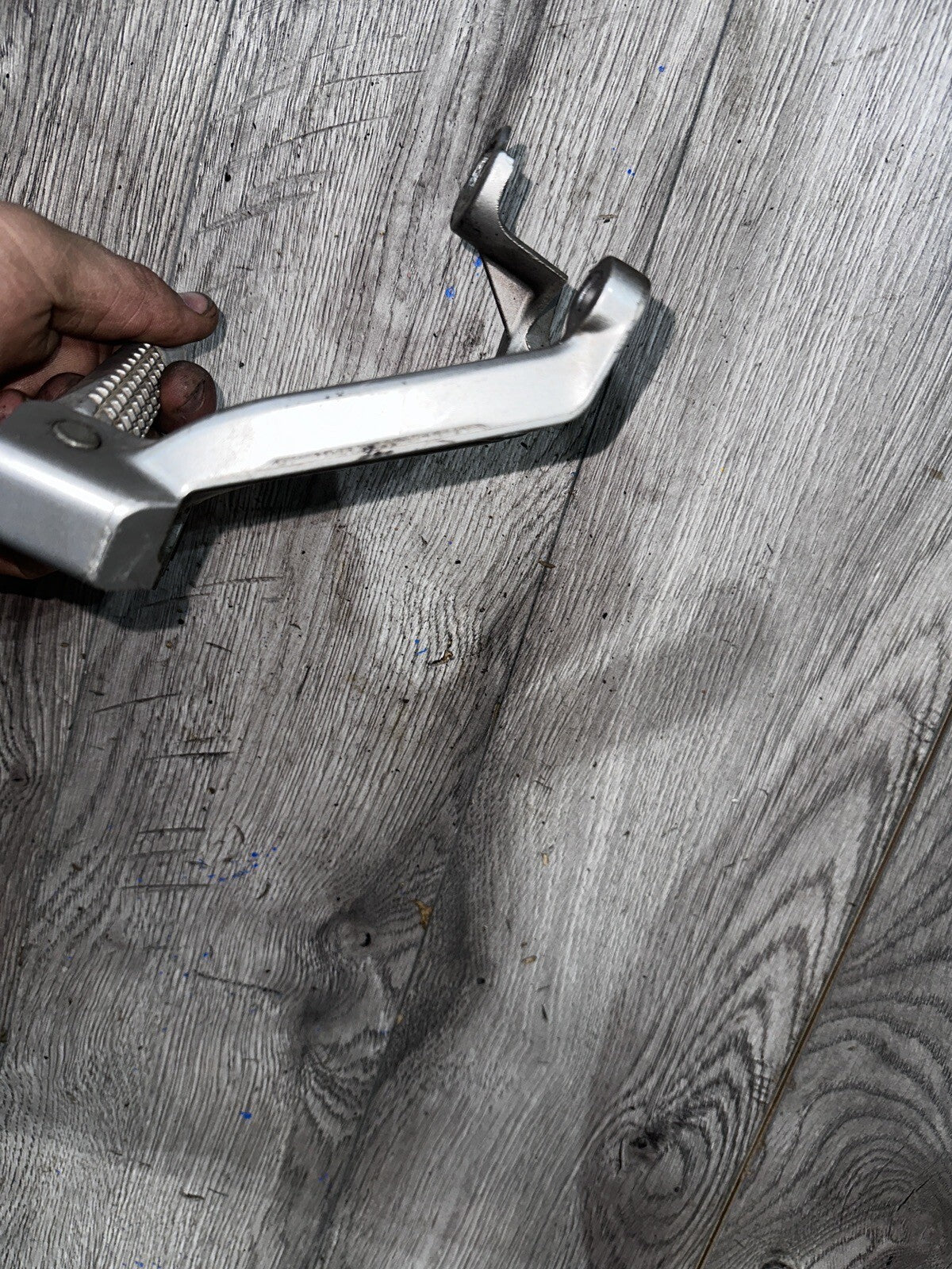 98-99 Suzuki GSXR 750 GSXR750 Rear Right Passenger Peg Bracket