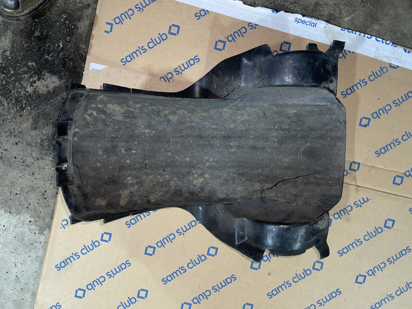 84-87 honda goldwing GL1200 GL 1200 OEM REAR BACK WHEEL FENDER MUD GUARD INNER