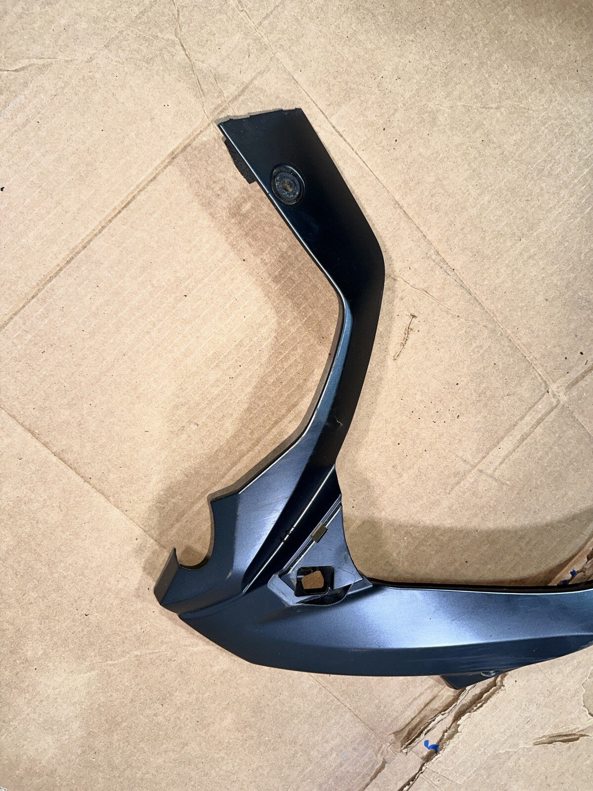 2018 SUZUKI GSXR1000R LEFT BACK MID SIDE FAIRING COWL SHROUD 94482-17K Damage