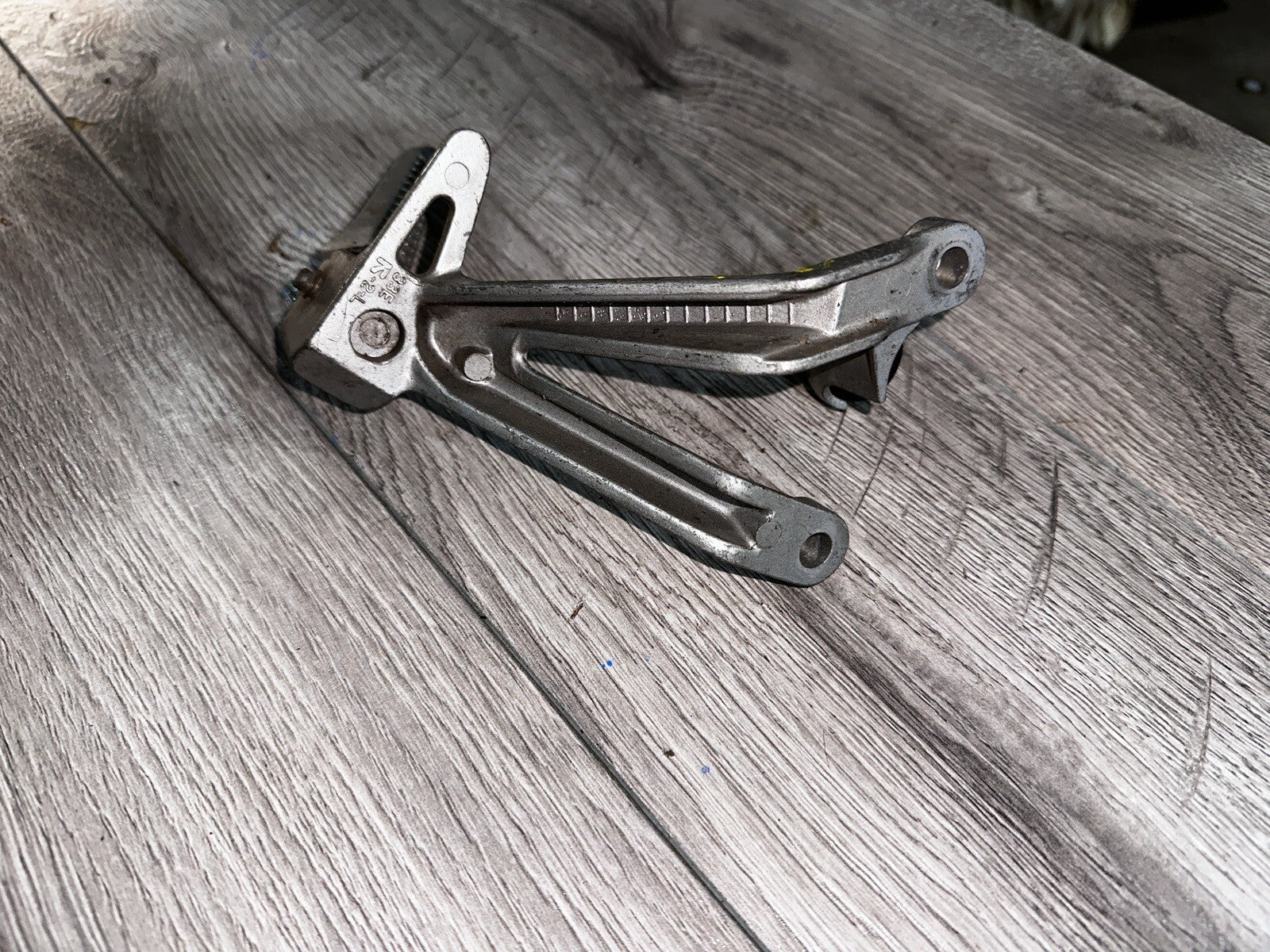 98-99 Suzuki GSXR 750 GSXR750 Rear Left Passenger Peg Bracket
