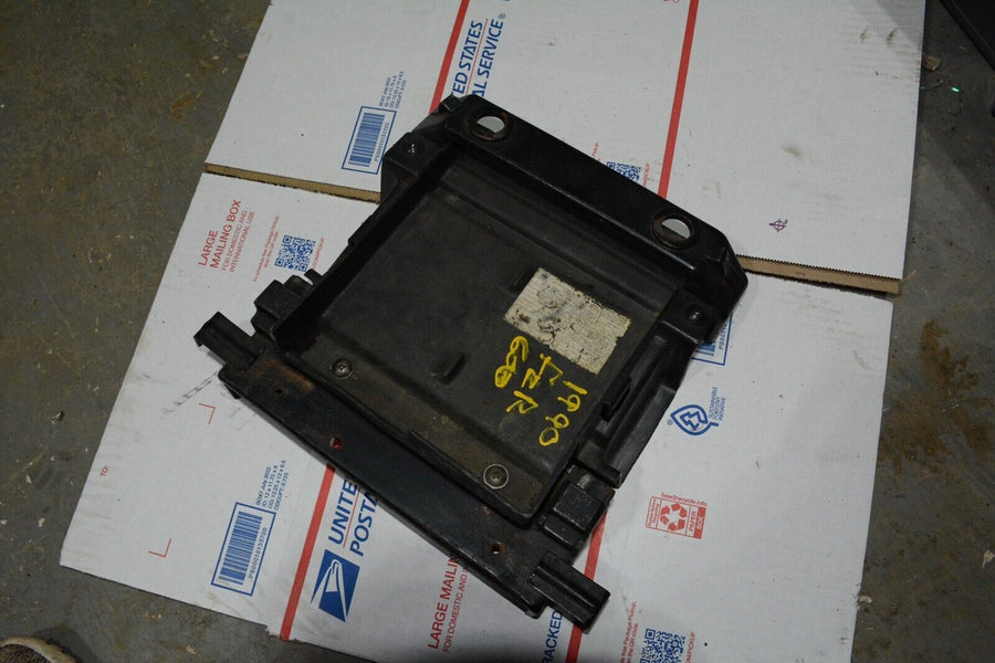 90 yamaha  fzr 600 rear fender tray