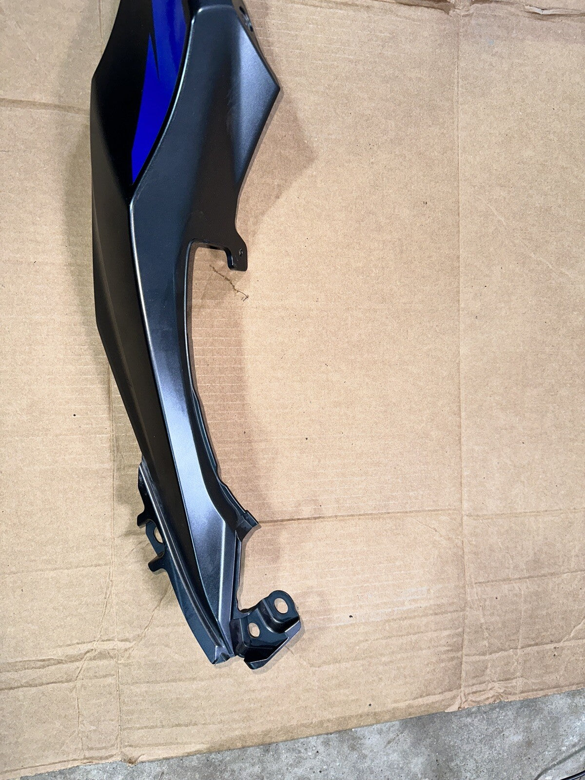 17-20 SUZUKI GSXR1000 GSXR 1000 OEM RIGHT REAR TAIL FAIRING BACK