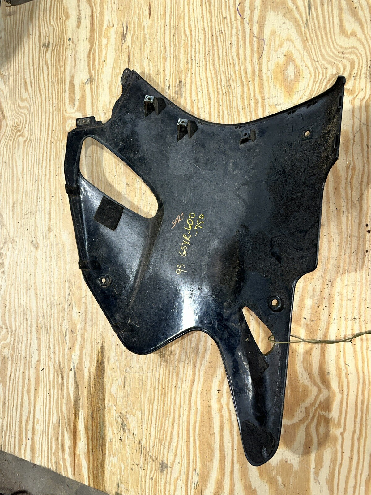 92 93 SUZUKI GSXR 600 750 LEFT SIDE LOWER FAIRING COWL OEM 94481-17E0