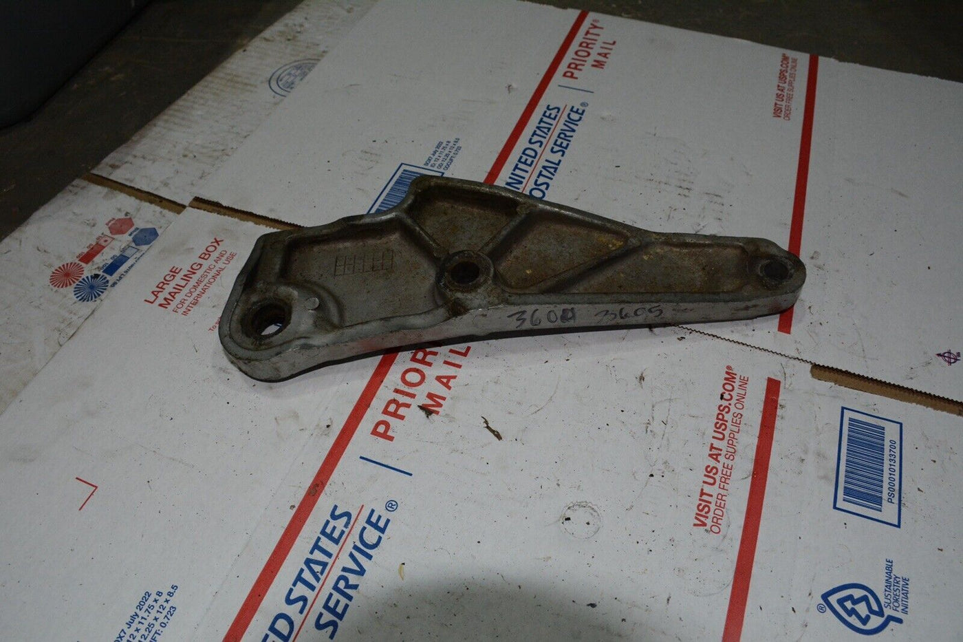 Suzuki 1982 GS750 GS1100 E GS 750 1100 left Foot Peg Bracket Footpeg Mount