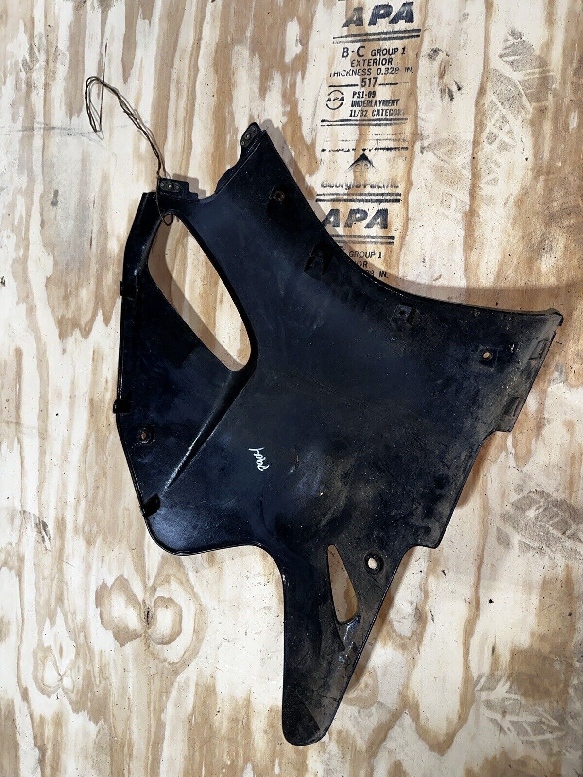 92 93 SUZUKI GSXR 600 750 LEFT SIDE LOWER FAIRING COWL OEM 94481-17E0