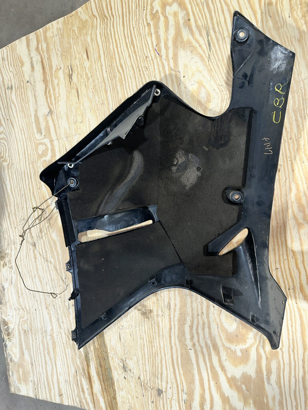 97-03 HONDA CBR1100XX RIGHT LOWER MID UPPER SIDE FAIRING COWL