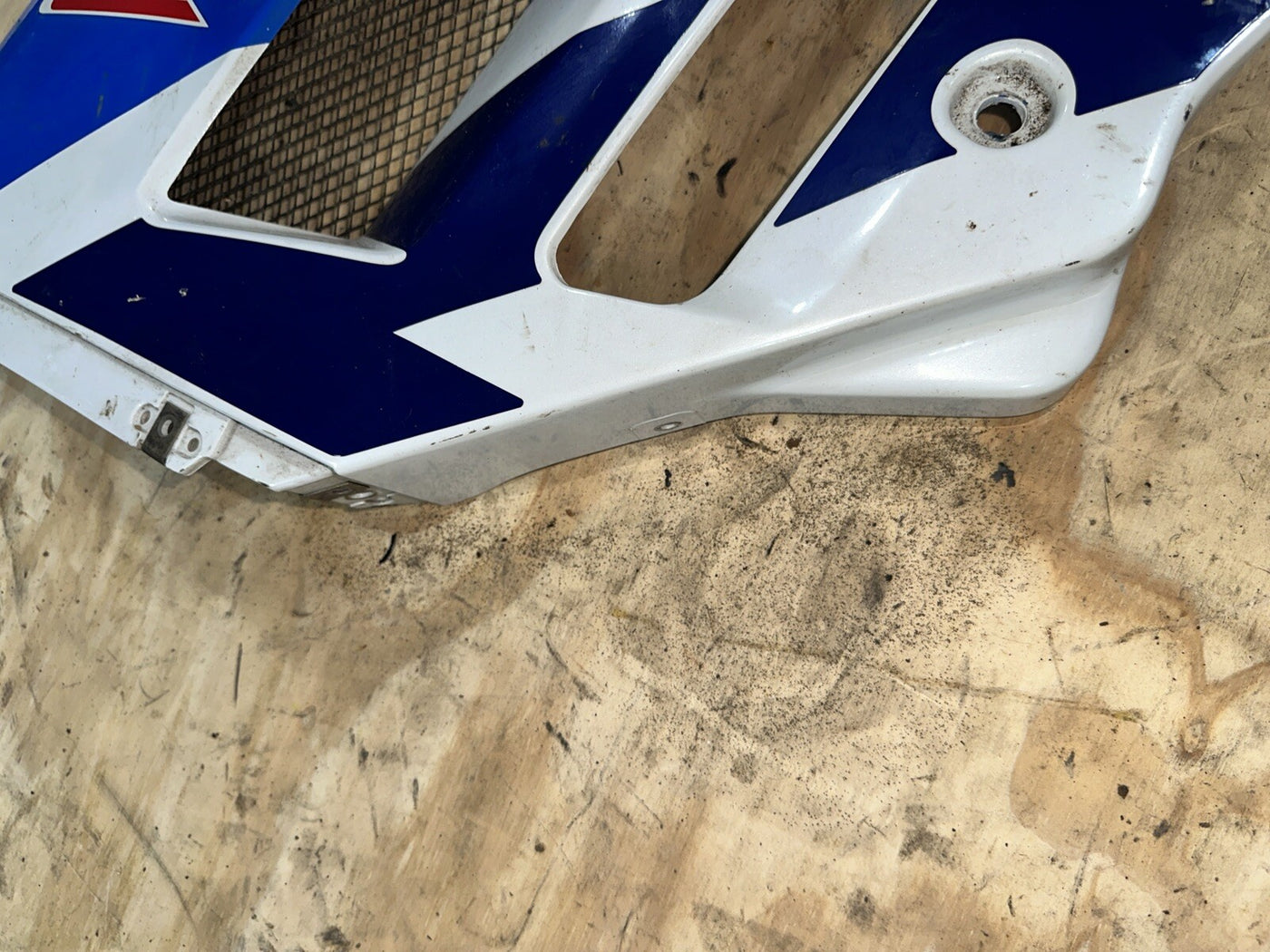 91 - 92  Suzuki GSXR 750  Right Side Mid Fairing Cowling 94431-17D02