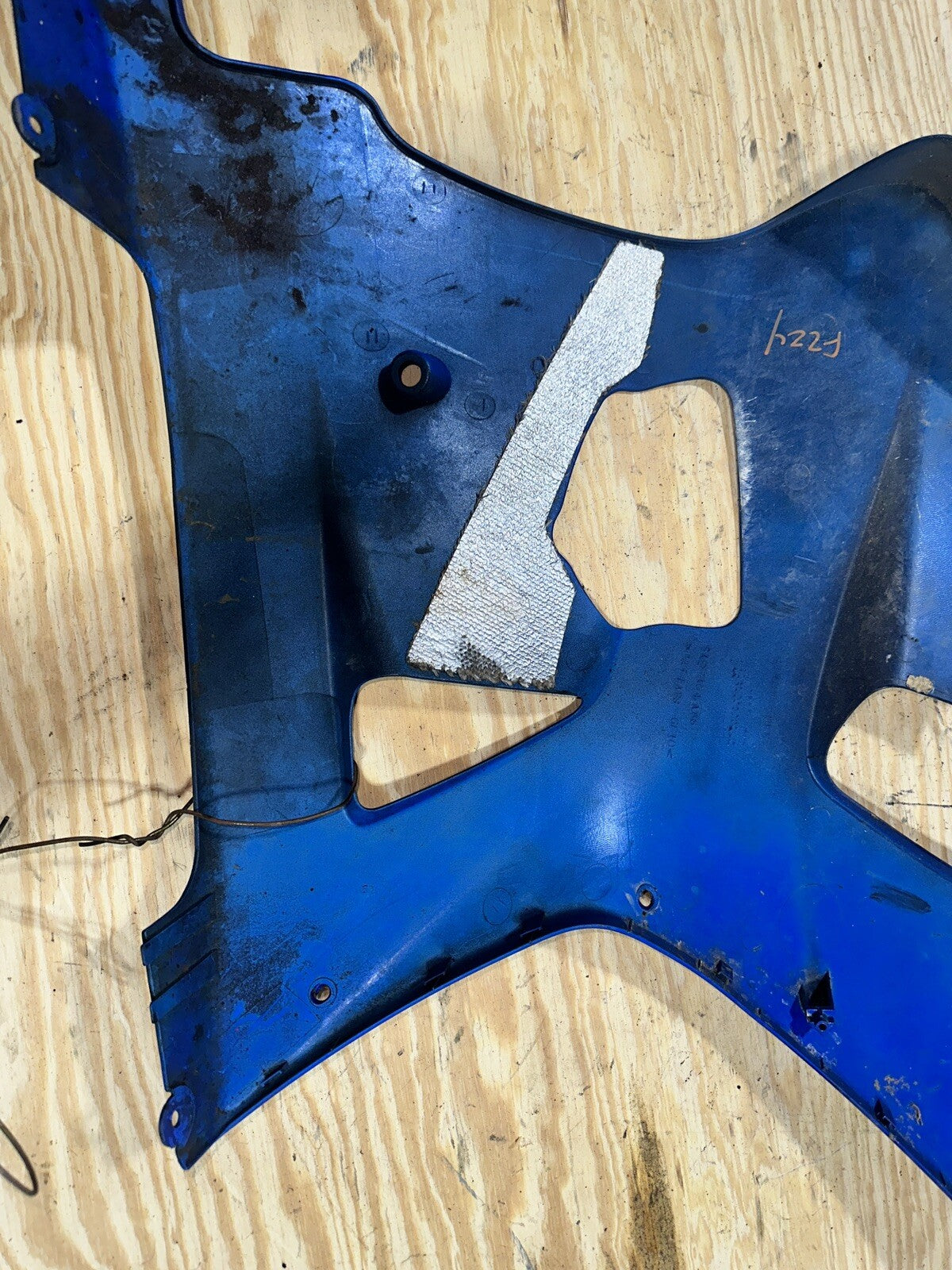 01-03 Suzuki GSXR 600-750 Left Side Fairing Cracked