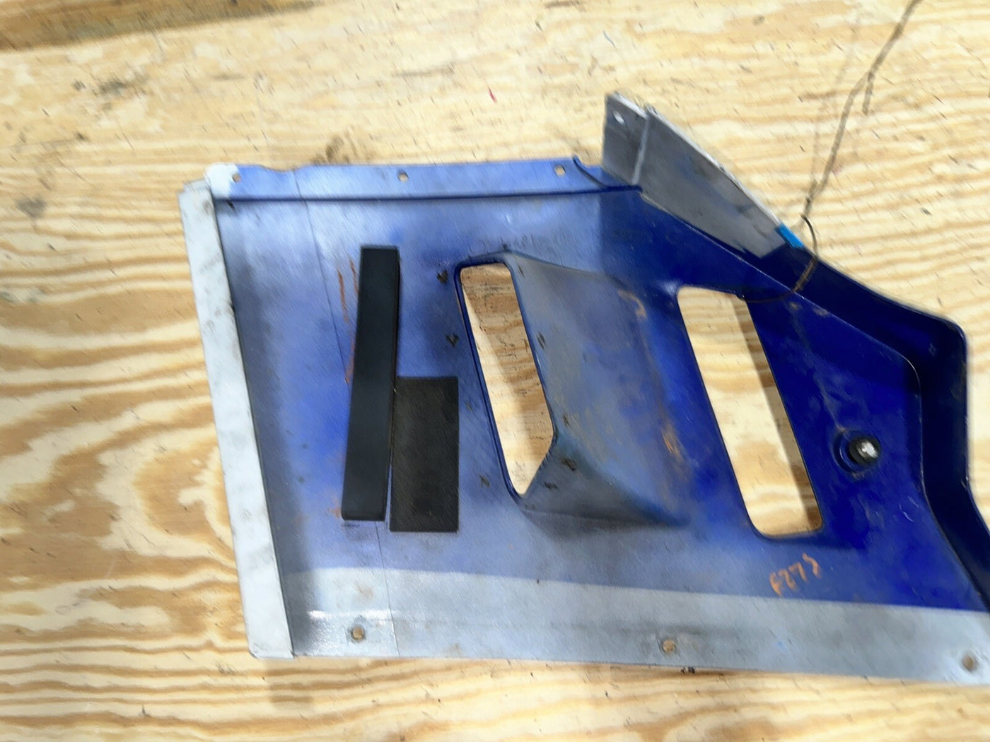 SUZUKI GSXR 750 1100 L 1989-90 94481-40C0 R RH RIGHT MID SIDE FAIRING PANEL