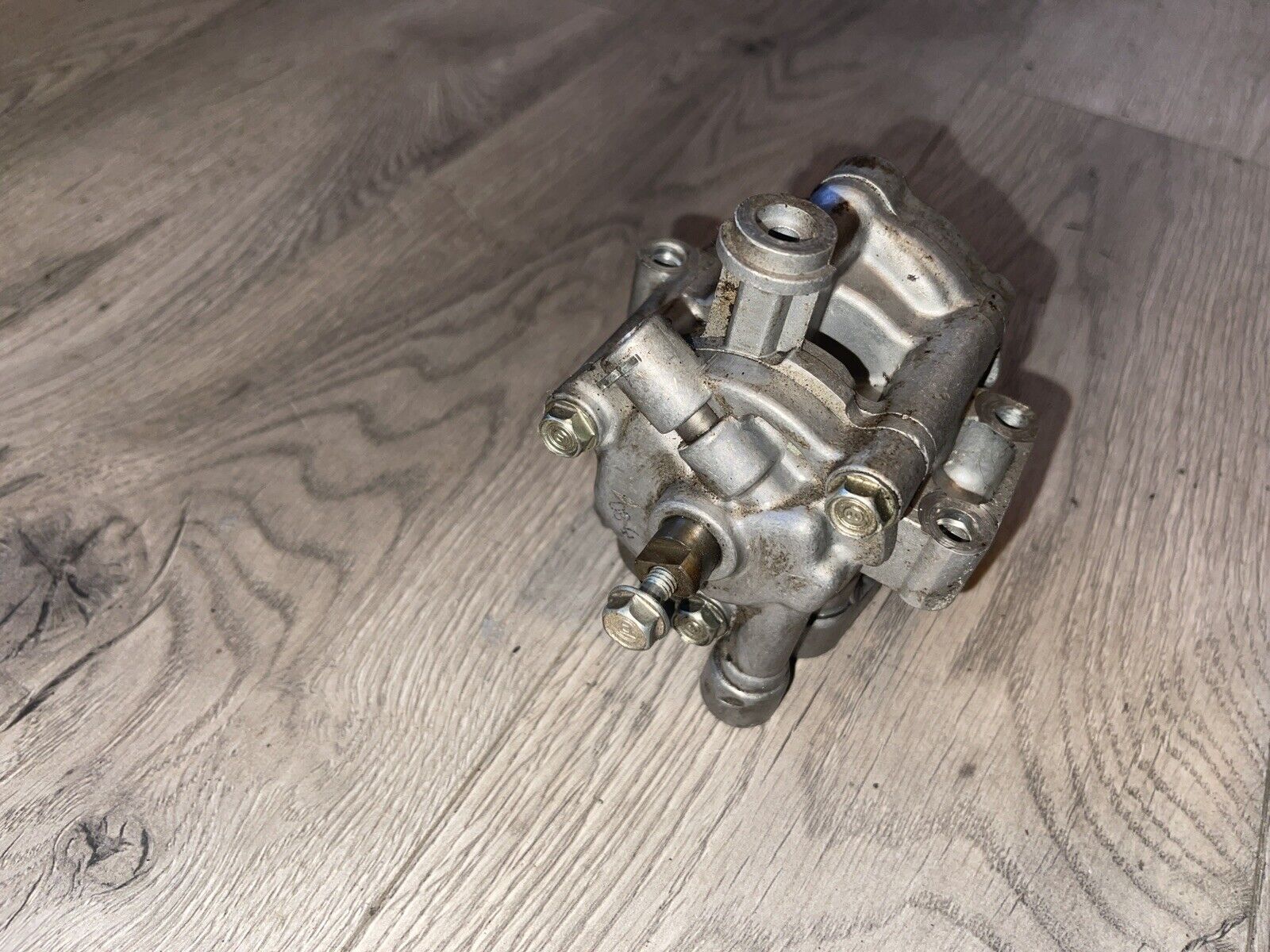 HONDA CBR1000 F  ENGINE OIL PUMP 87 88 90 91 