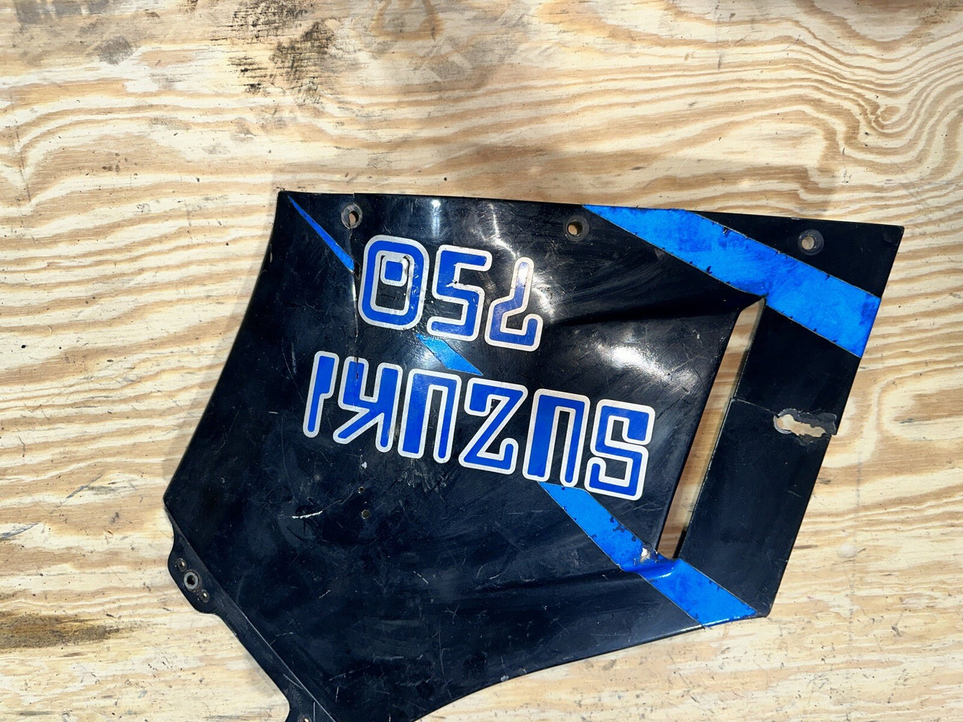86-88 Suzuki GSXR 750 Right Side Fairing Cowling 94440-27A0 Cracks