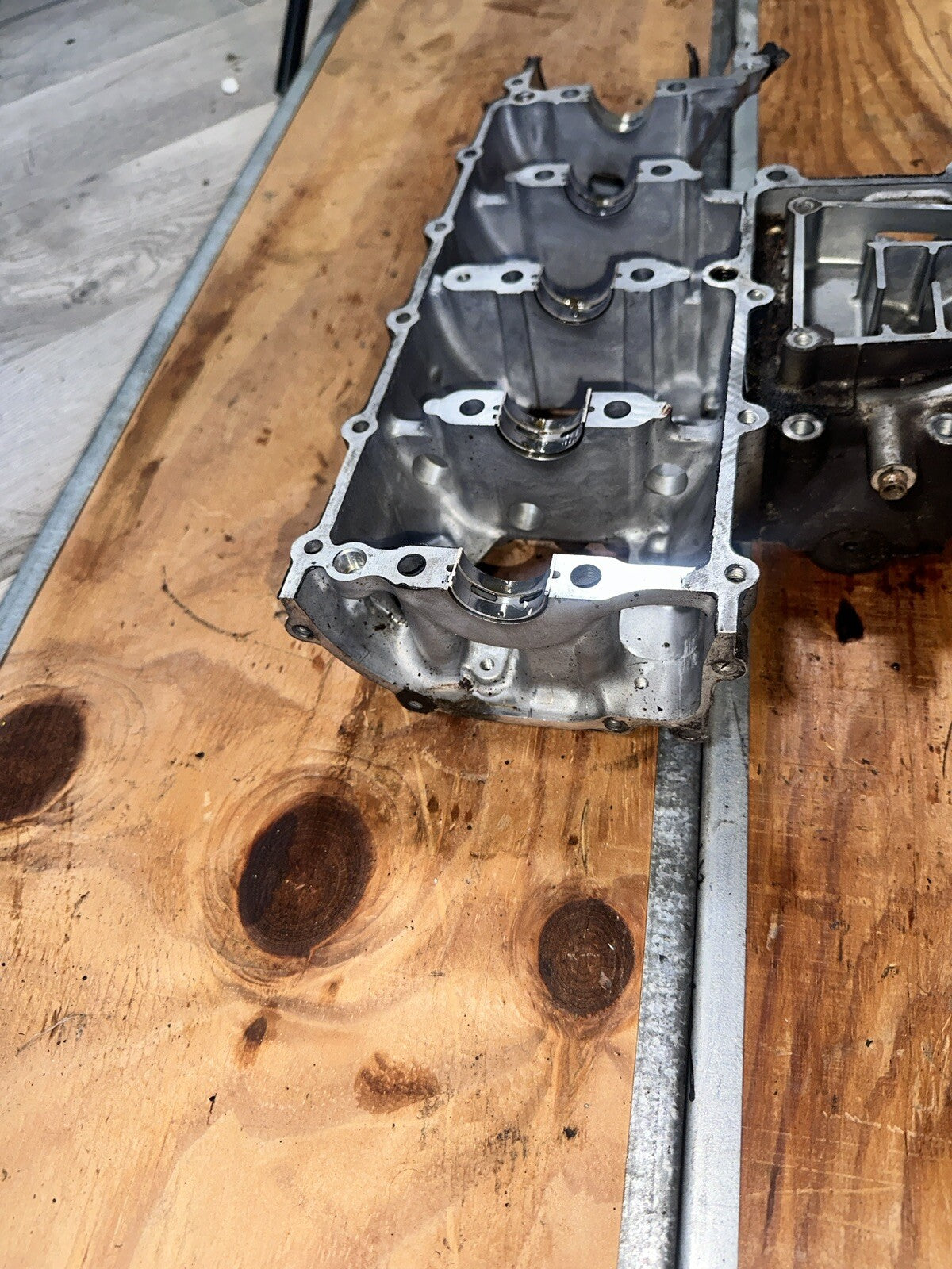 Suzuki 2004 2005 GSXR600 Engine Motor Crankcase Block Middle Section
