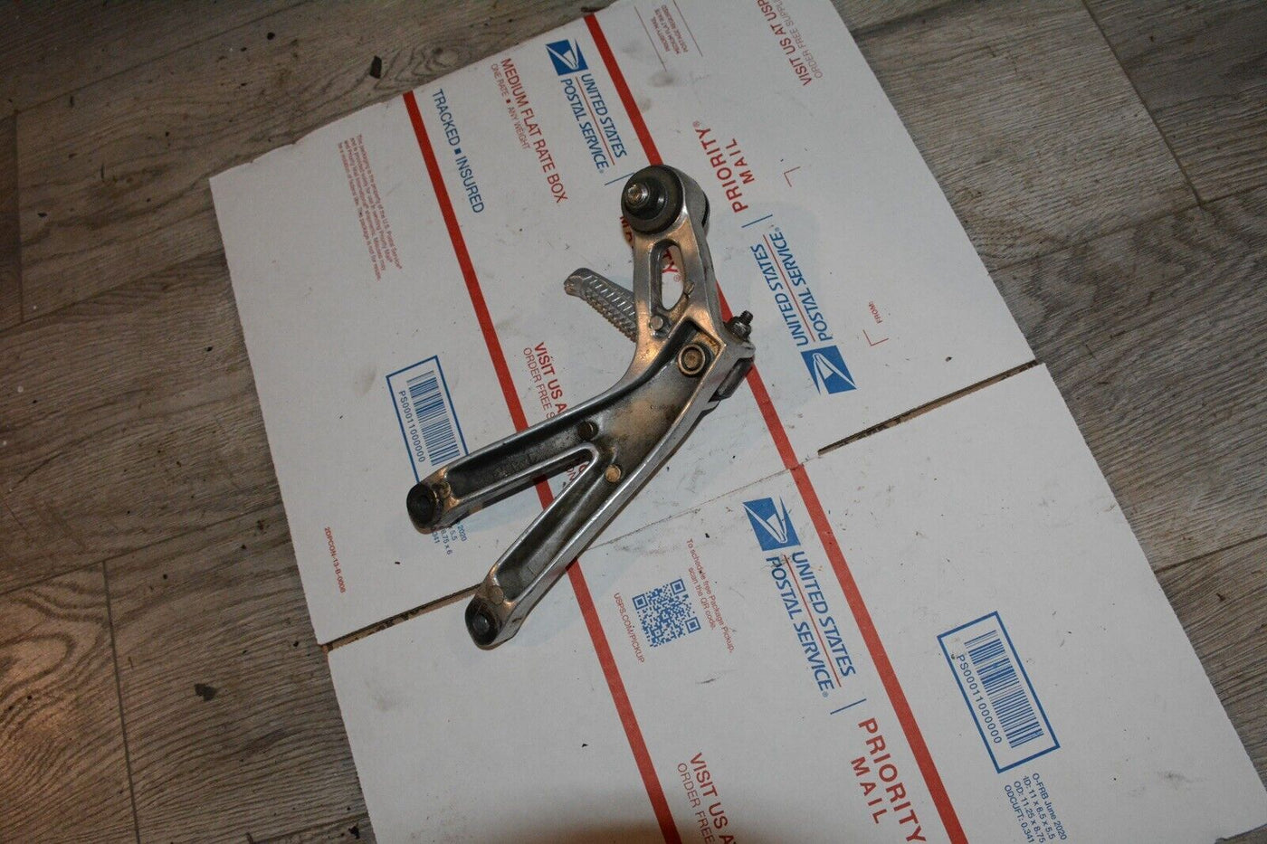 99 Yamaha YZF R6 Right Rear Peg & Bracket