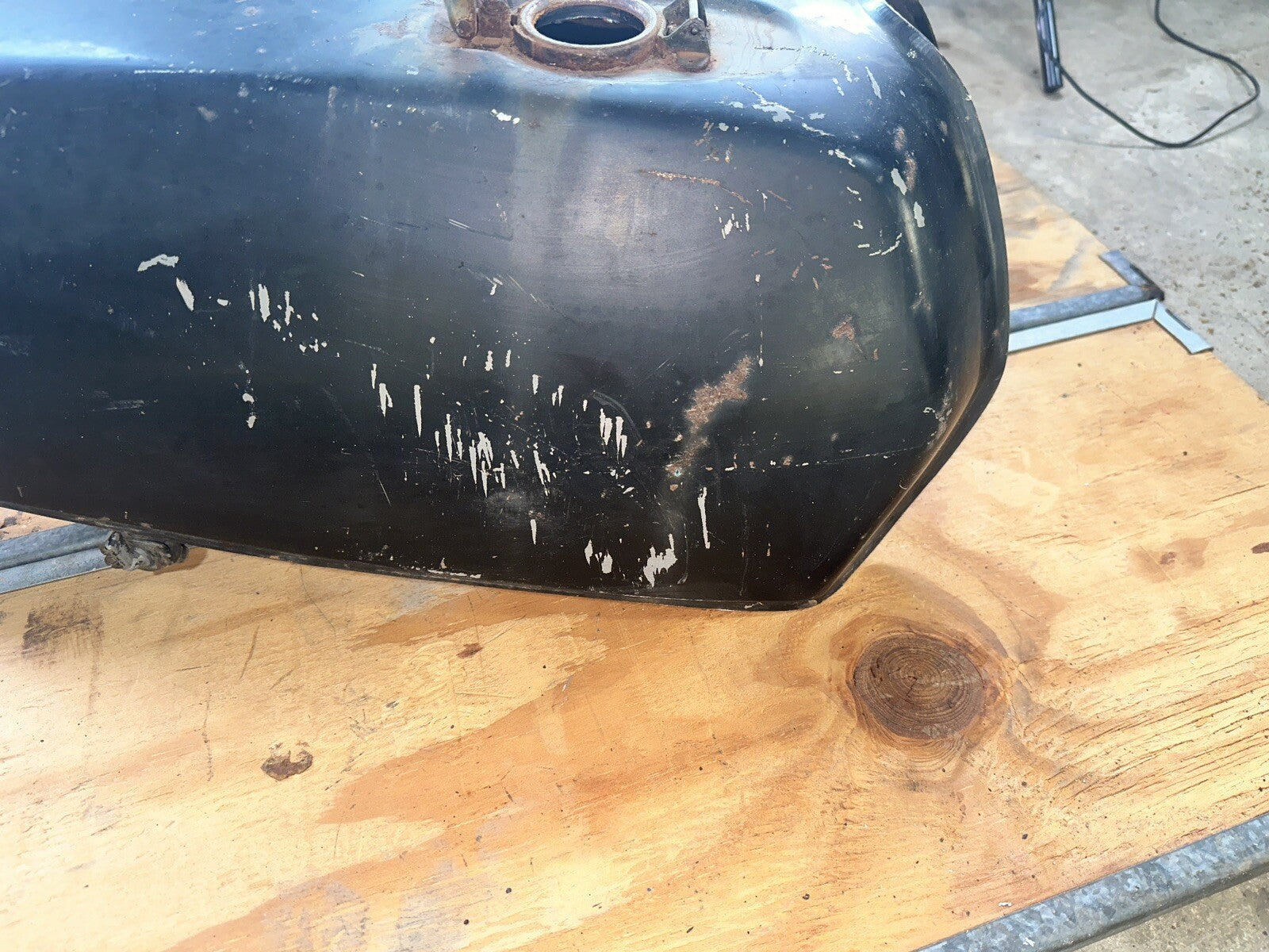 1976 1977 Yamaha XS500 XS 500 OEM Fuel Gas Tank 1A8-24110-01-09