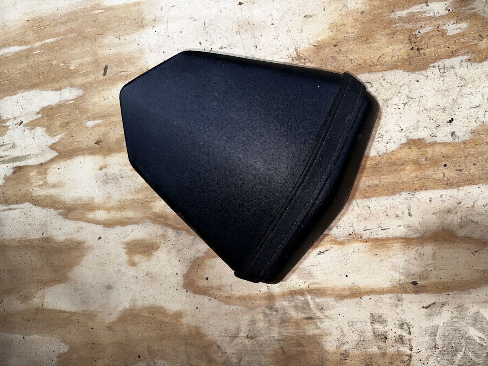 06-07 YAMAHA R6 REAR SEAT PILLION