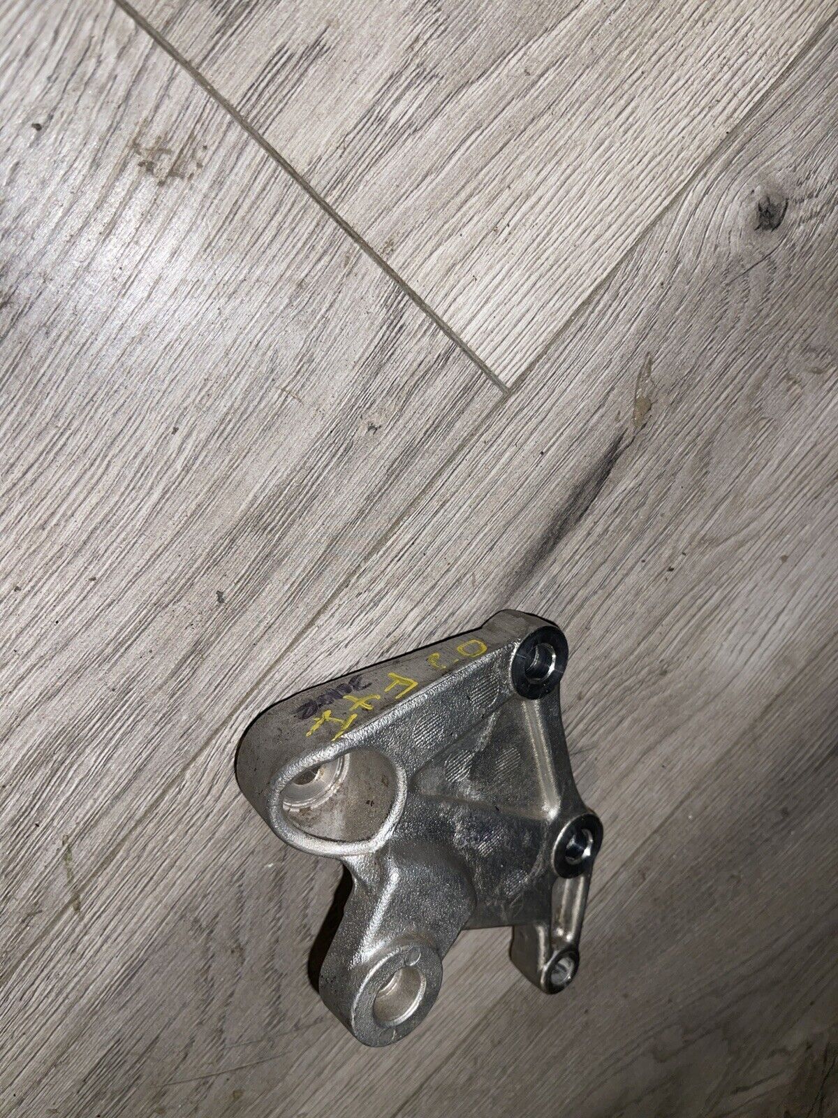 02 Honda CBR 600 F4i Motor Mounts 69E