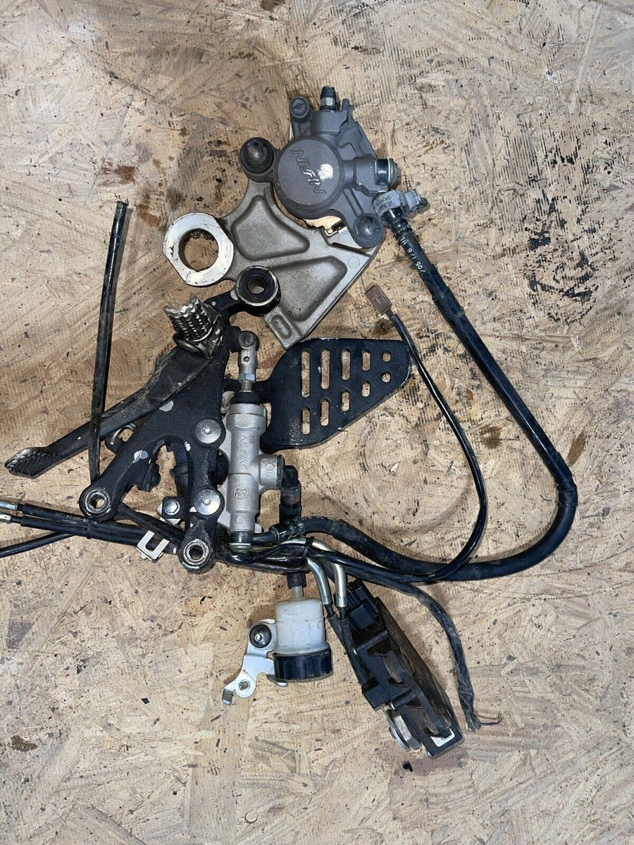 2003-2004 Yamaha Yzf R6 Engine Radiator W/ Fan Motor Cooler Cooling Radiater