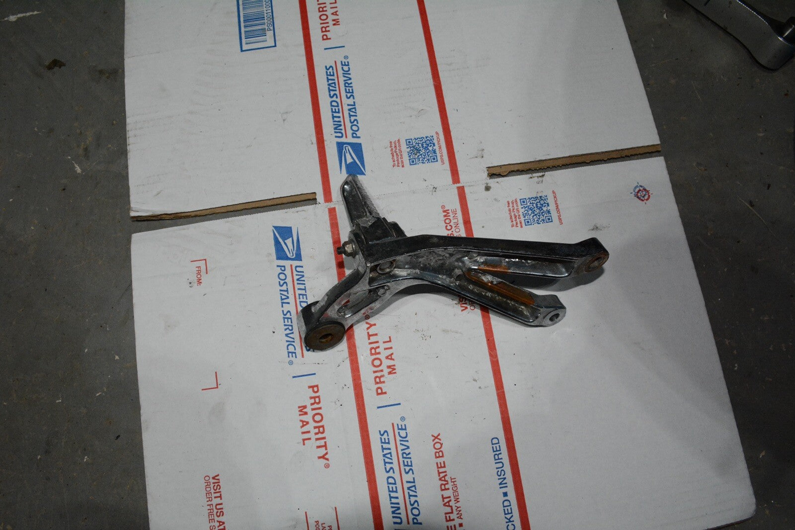 Right Rear Back Passenger Peg Bracket Side Yamaha YZF R6