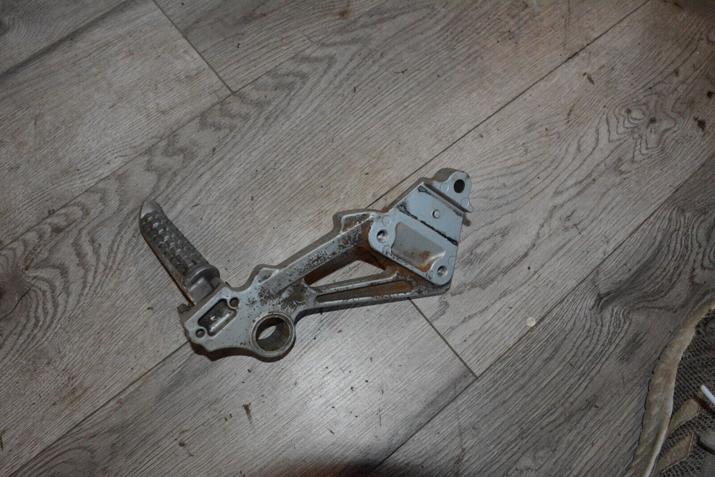 95' kawasaki ZX11 ZX-11 1100 Ninja / OEM LEFT REAR PASSENGER FOOT PEG W/ BRACKET