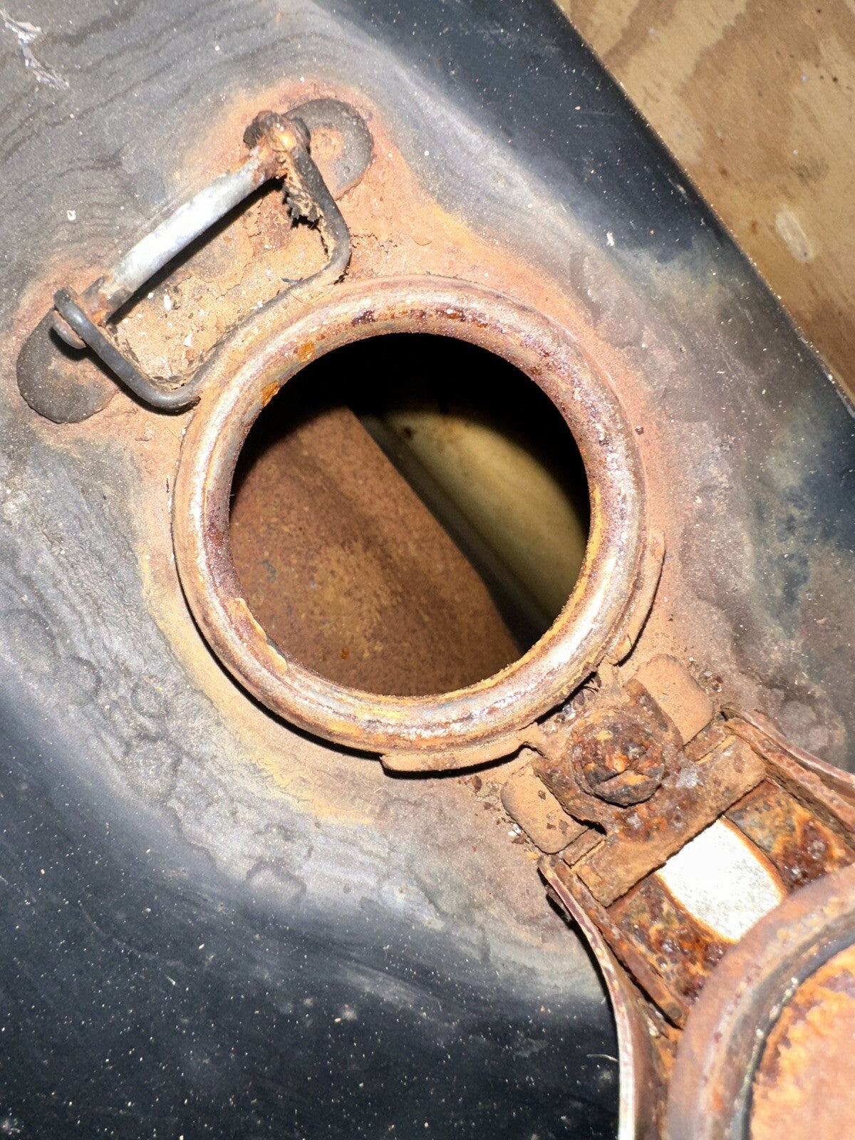 1976 1977 Yamaha XS500 XS 500 OEM Fuel Gas Tank 1A8-24110-01-09