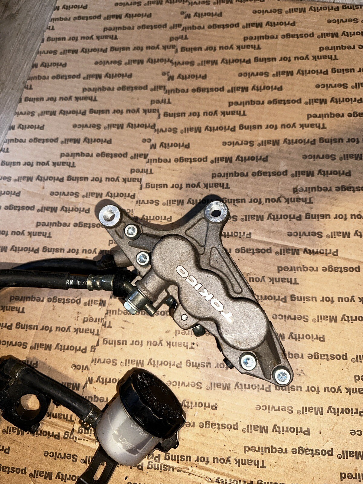 KAWASAKI ZX600 J ZX6 NINJA RIGHT FRONT BRAKE CALIPER ASSEMBLY 43041-1821-GZ