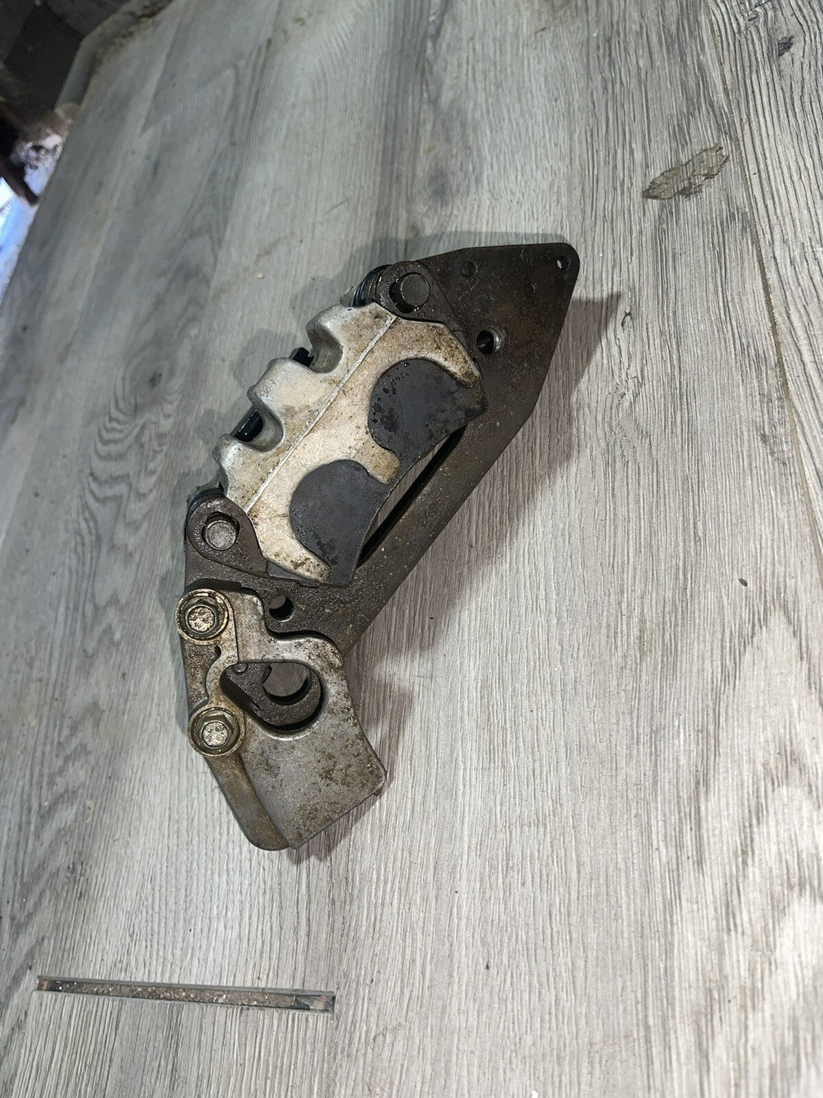 18 POLARIS GENERAL 1000 RIGHT RH FRONT BRAKE CALIPER 1912256