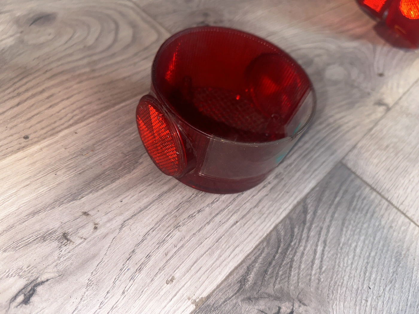 USED YAMAHA 341-84710-60 REPLACEMENT TAILLIGHT RED ROUND LENS STANLEY 040-4918