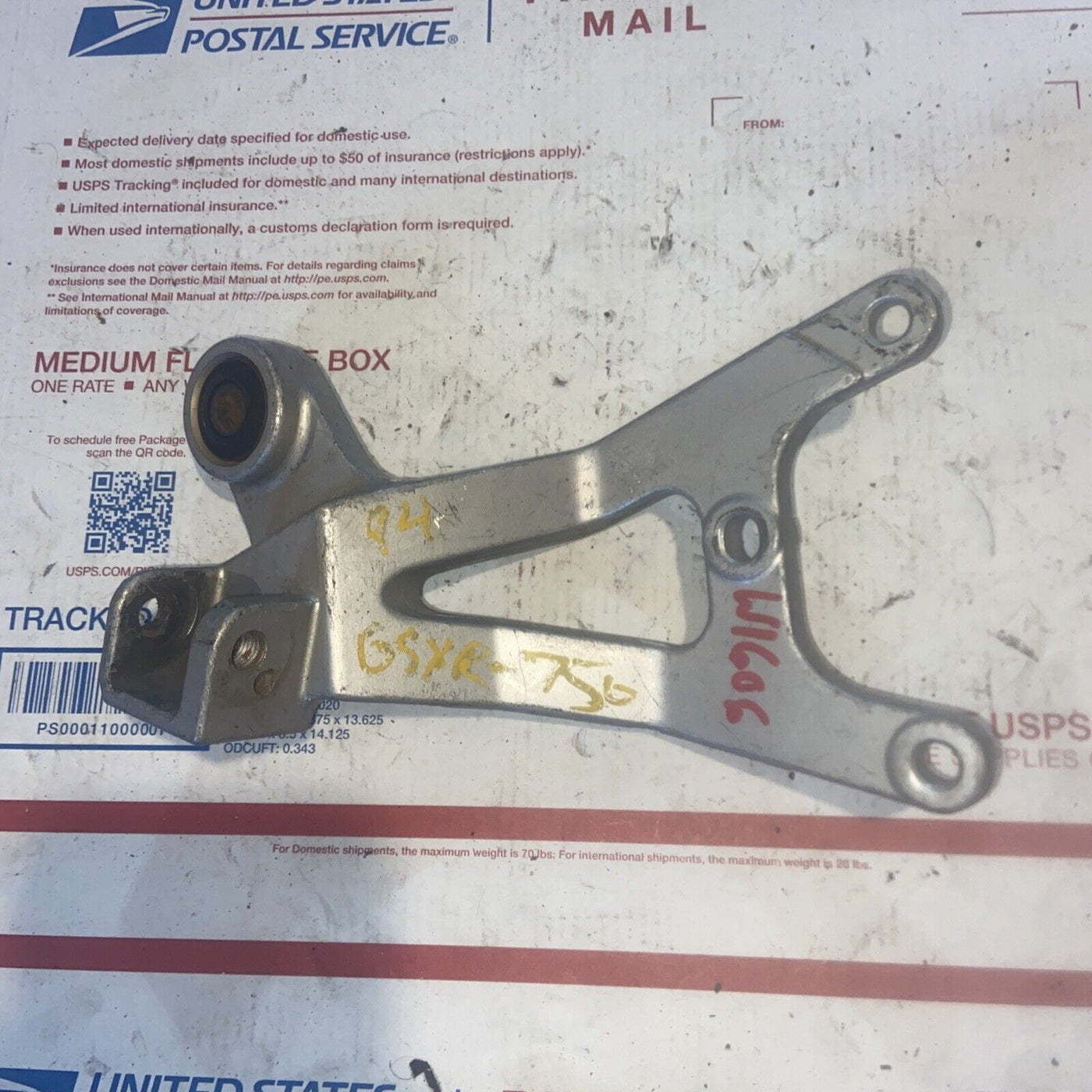 94 SUZUKI GSXR 750 GSXR750 right REAR PASSENGER FOOT PEG BRACKET MOUNT OEM