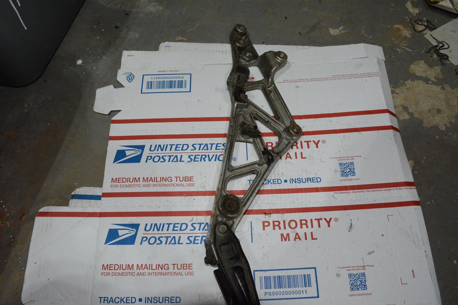 85' 84-86 Suzuki GS1150 GS-1150 GS1150E E / OEM RIGHT FOOT PEG REAR SET BRACKET