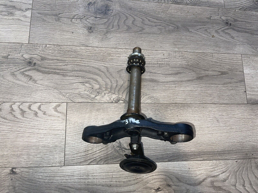 94 YAMAHA FZR600R OEM FRONT FORKS CLAMP LOWER TRIPLE TREE STEM