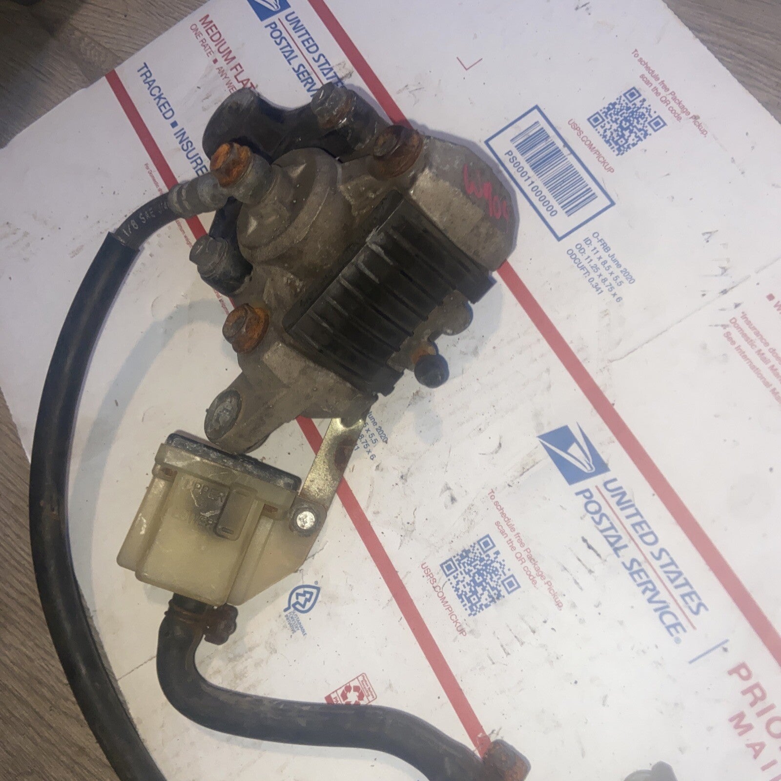 90 Suzuki GSX600 Brake Calipers