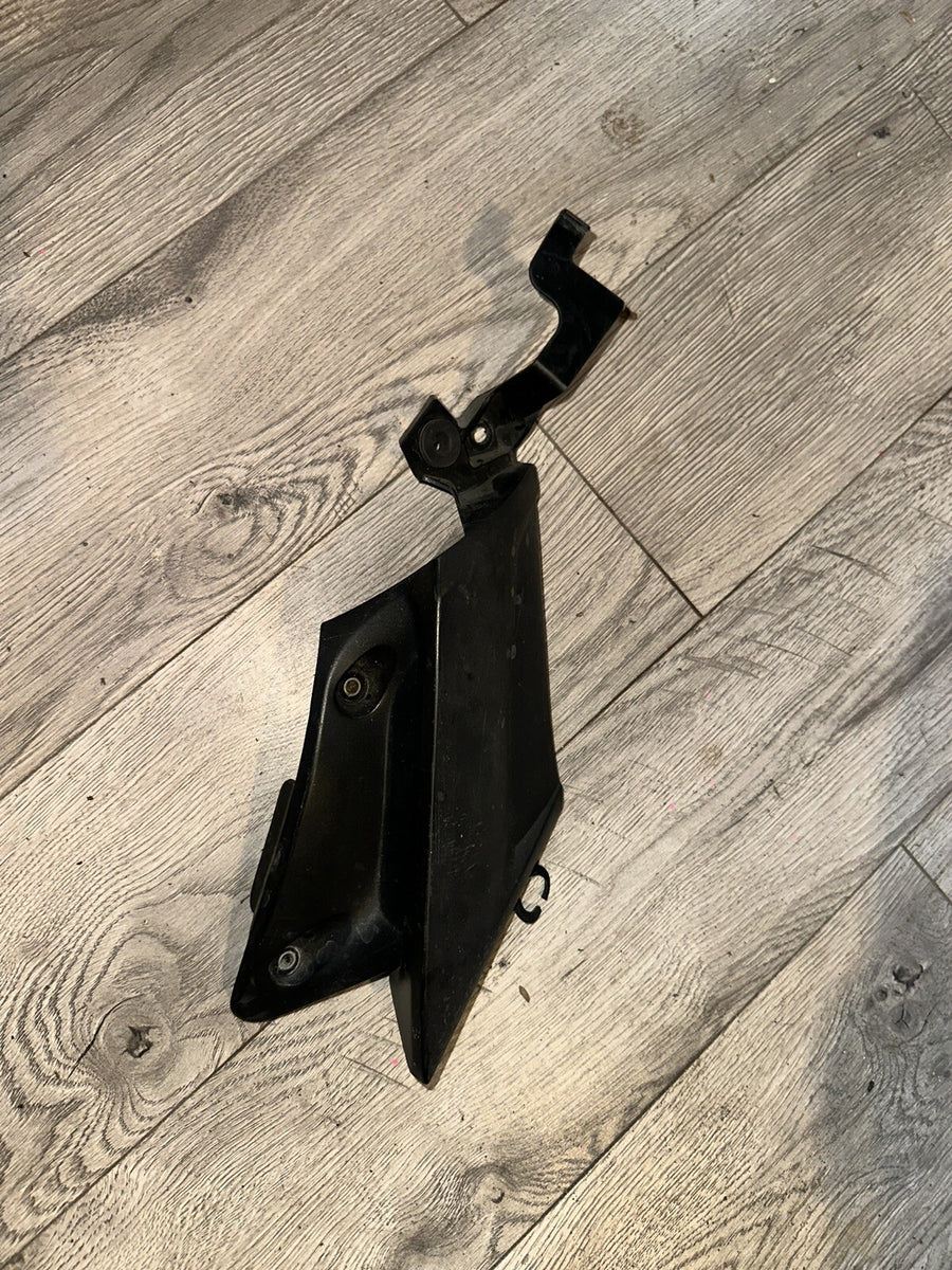 03-05 YAMAHA YZF R6 YZFR6 OEM RIGHT FRAME SIDE COVER COWL PANEL TRIM