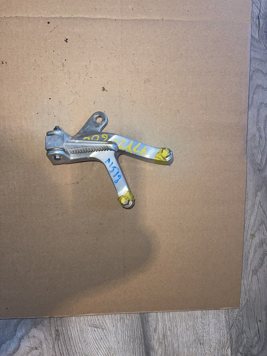 1997 97 yamaha YZF 600 R  RIGHT REAR PASSENGER FOOT PEG REST 