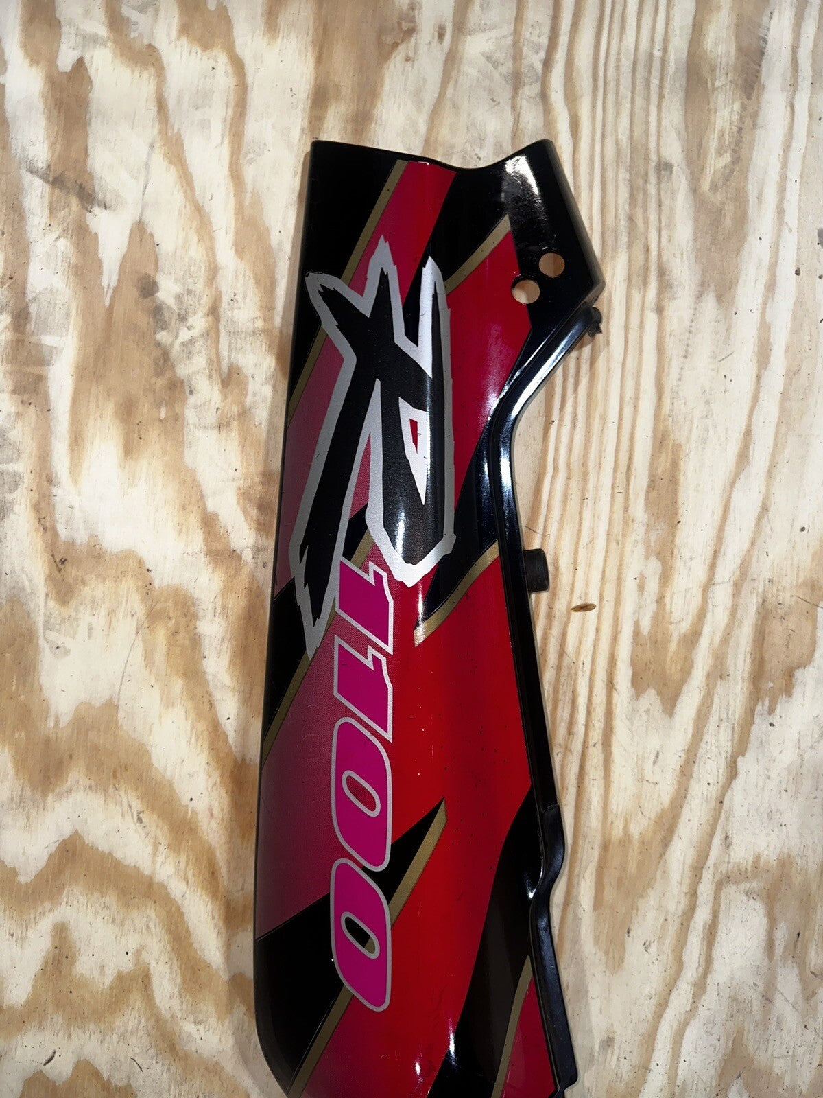 91 92 GSXR1100 RIGHT REAR BACK TAIL FAIRING UNDERTAIL COWL PLASTIC 