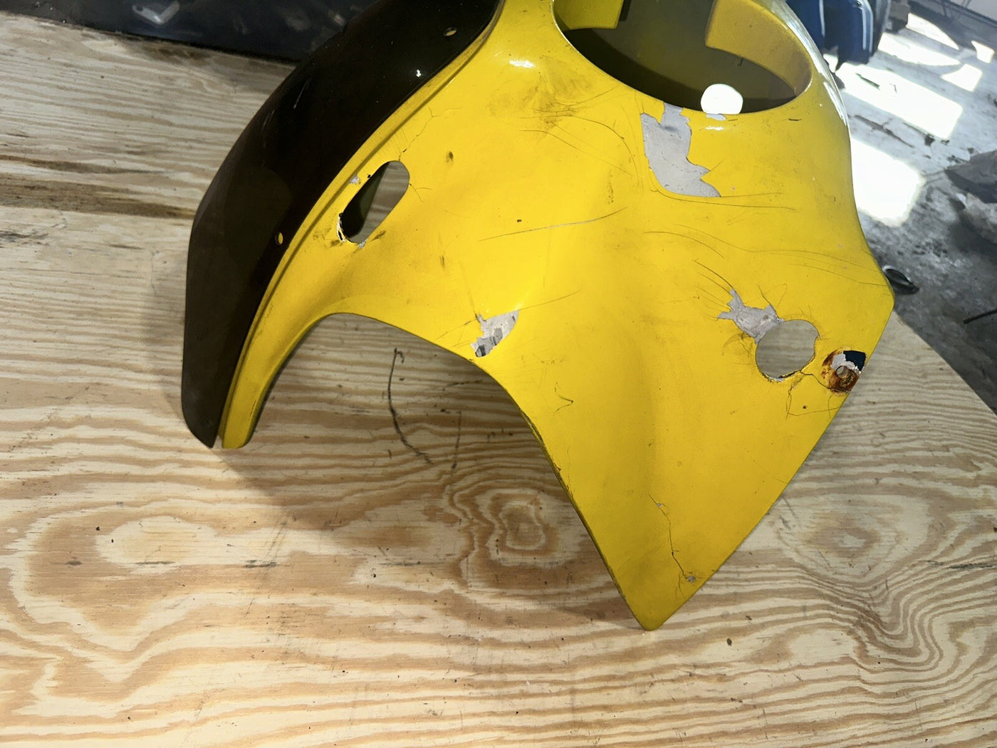 Yamaha FZ 600 Front Fairing Headlight Cowl Nose 2AX-2835G-00-GE 1986-1988