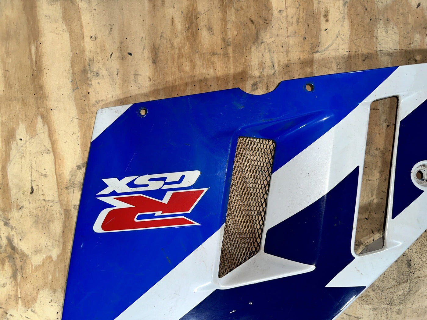 91 - 92  Suzuki GSXR 750  Right Side Mid Fairing Cowling 94431-17D02