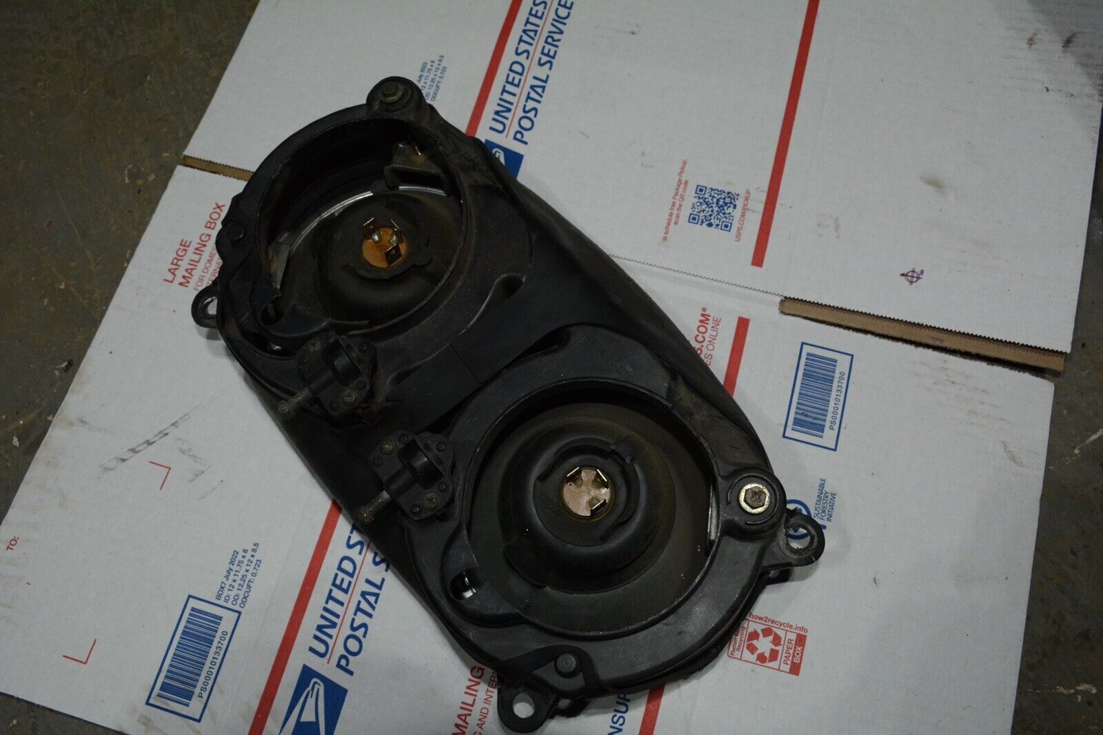 1986 Yamaha FZ600 FZ 600 OEM Headlight Assembly  Head Lamp Housing Lenses