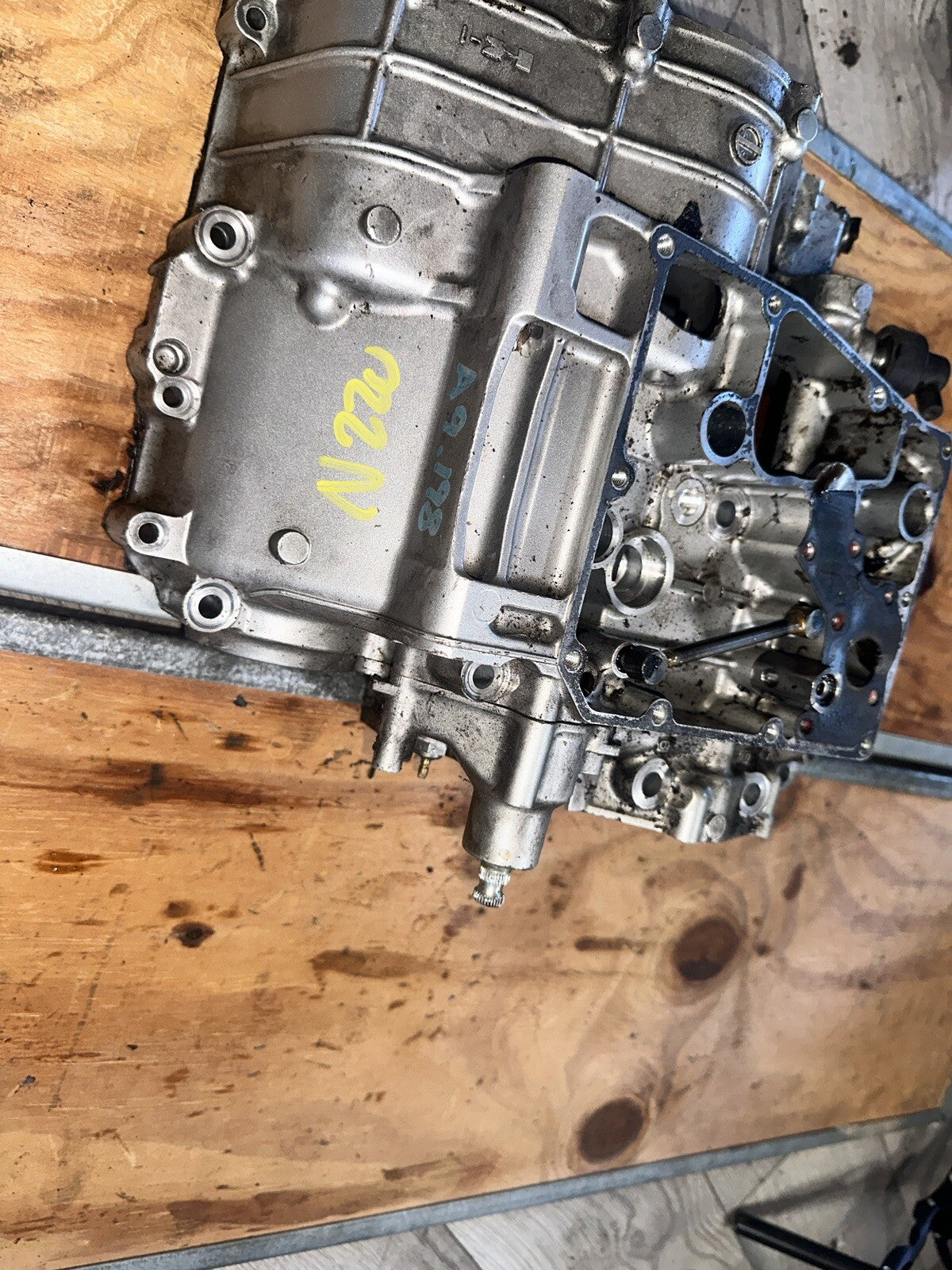 2007 KAWASAKI NINJA EX650R ENGINE CASES W/ BOLT EX 650R 650 06 07 08
