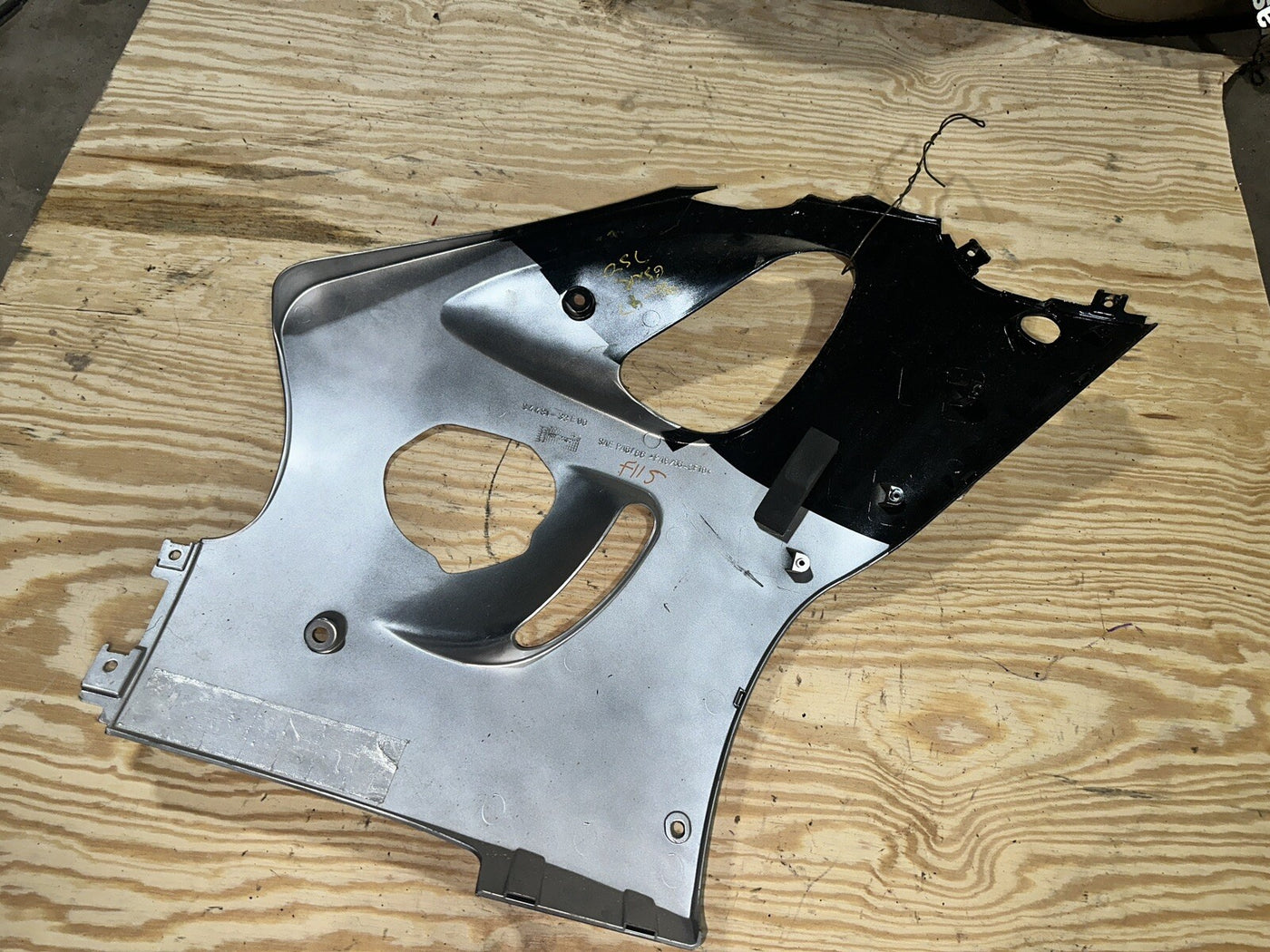 1996-1999 96-99 SUZUKI GSXR750 LEFT LOWER MID UPPER SIDE FAIRING COWL PLASTIC 