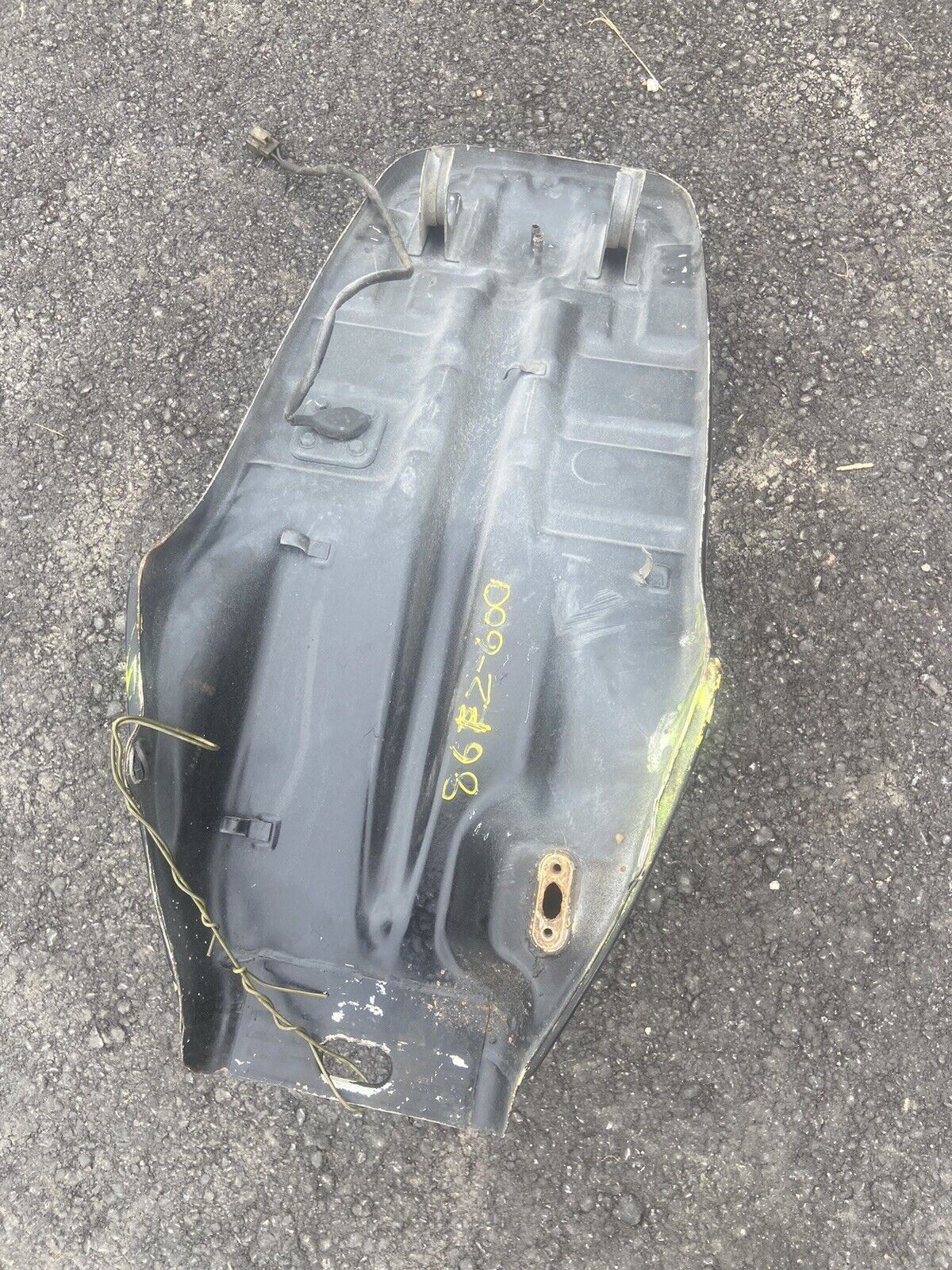 1986 Yamaha FZ600 Fuel Tank Gas Tank