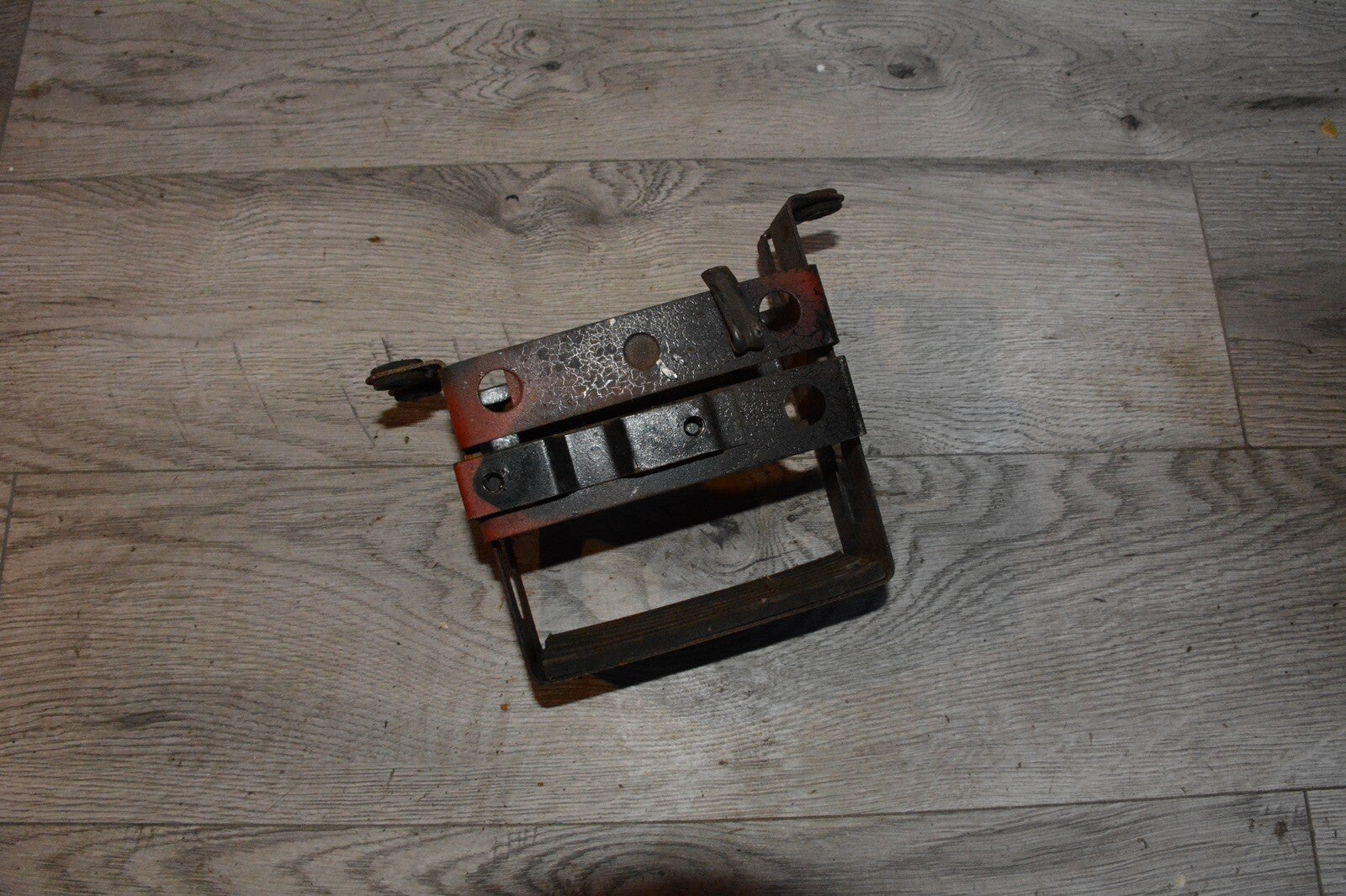 1982 Suzuki GS1000L GS1000 S700' battery box holder mount bracket tray