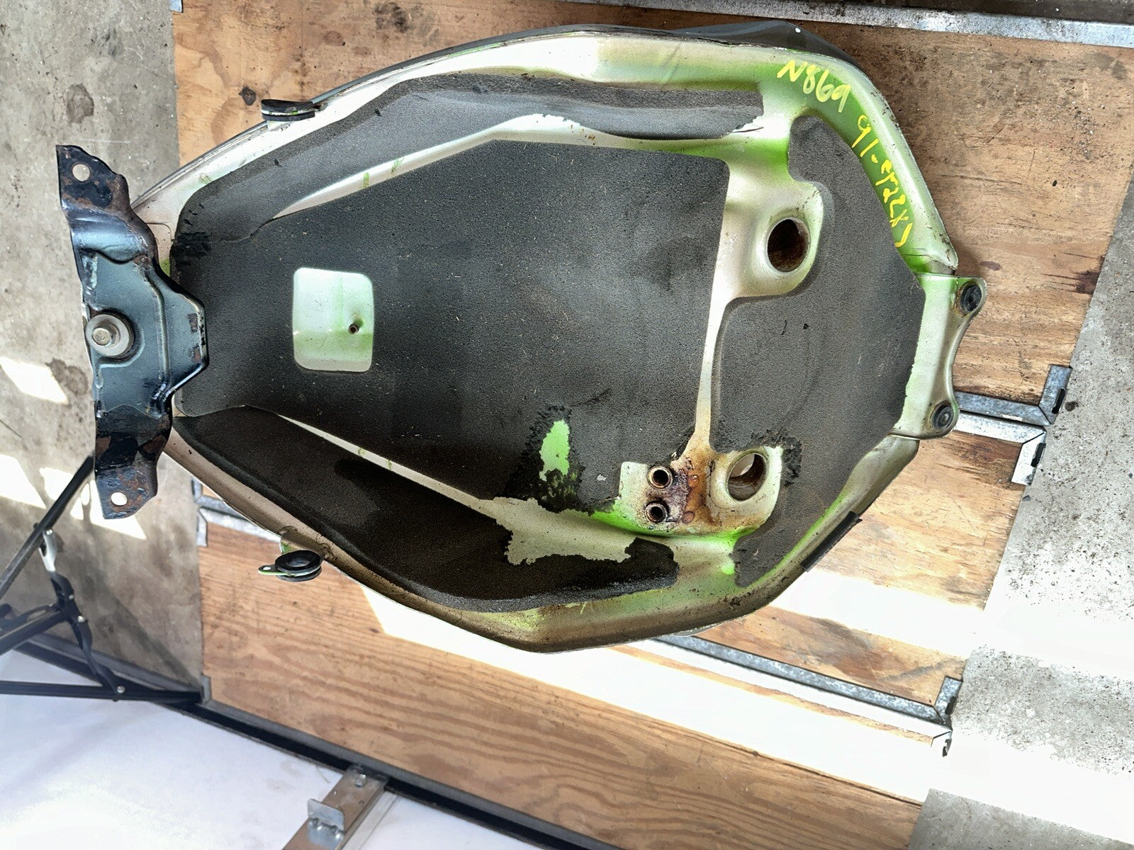 91-92 KAWASAKI NINJA ZX7R ZX750 GAS TANK FUEL CELL PETROL RESERVOIR