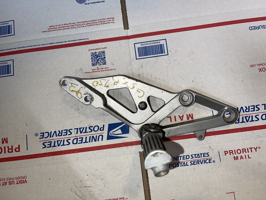 91-92 SUZUKI GSXR1100 GSXR 1100 RIGHT REARSET REAR SET DRIVER FOOT PEG REST
