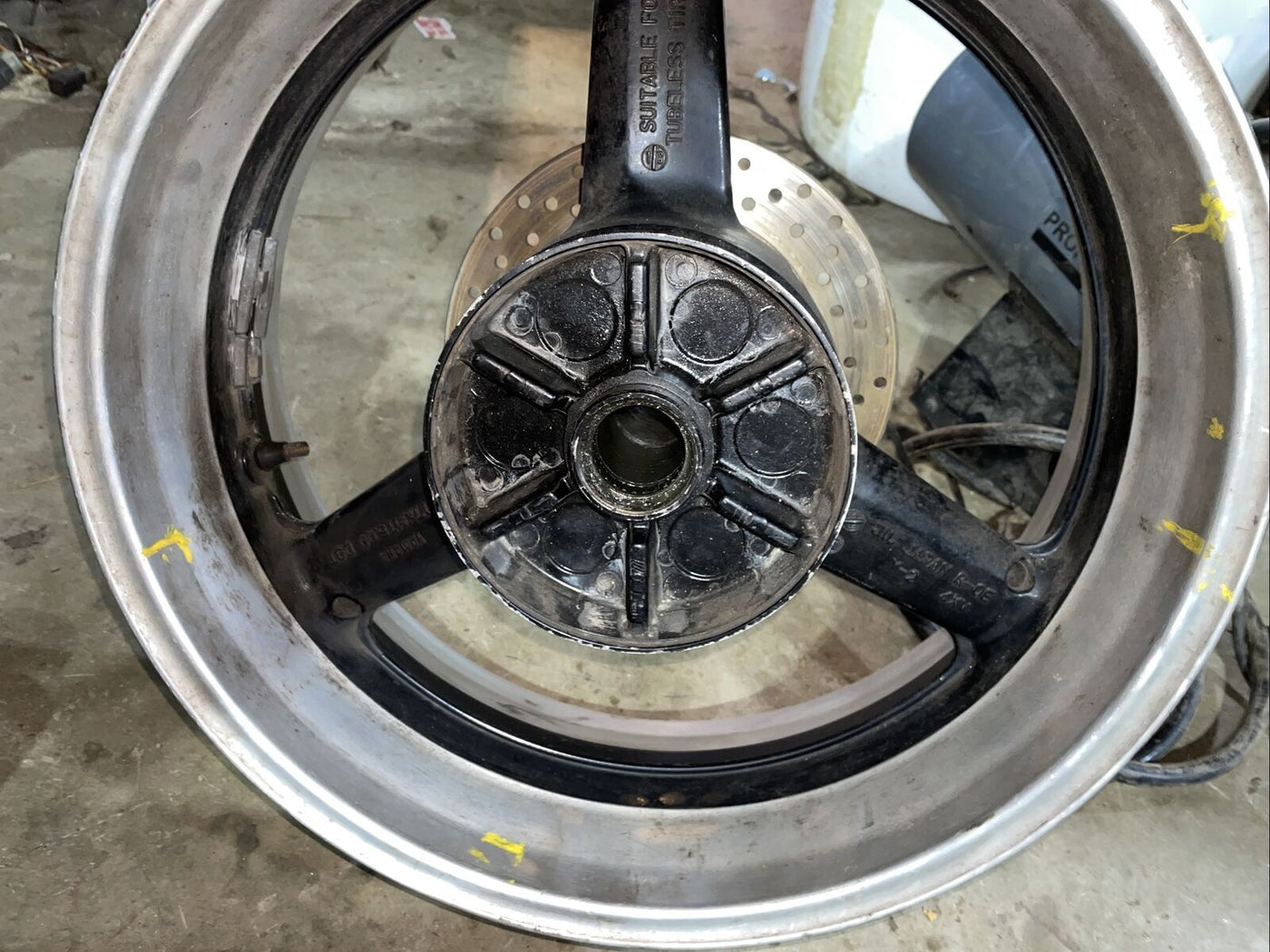 98 99 00 01 Yamaha YZF R1 Rear Wheel Back Rim 4xv-25338-00-33